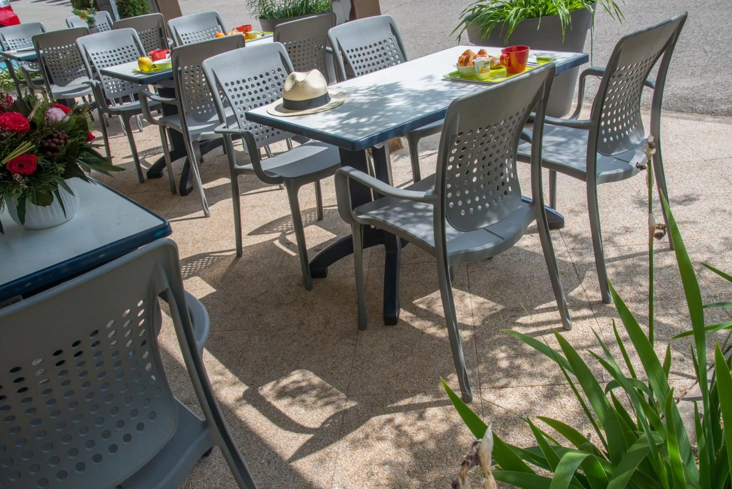 Patio in IBIS Budget Aix en Provence Est Le Canet