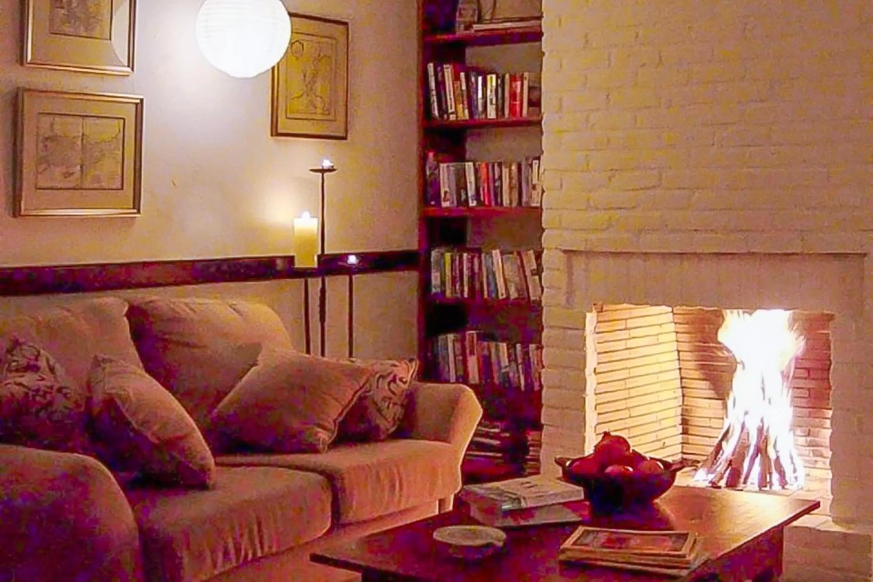 Library, Seating Area in 4reasons hotel + bistro | 12+