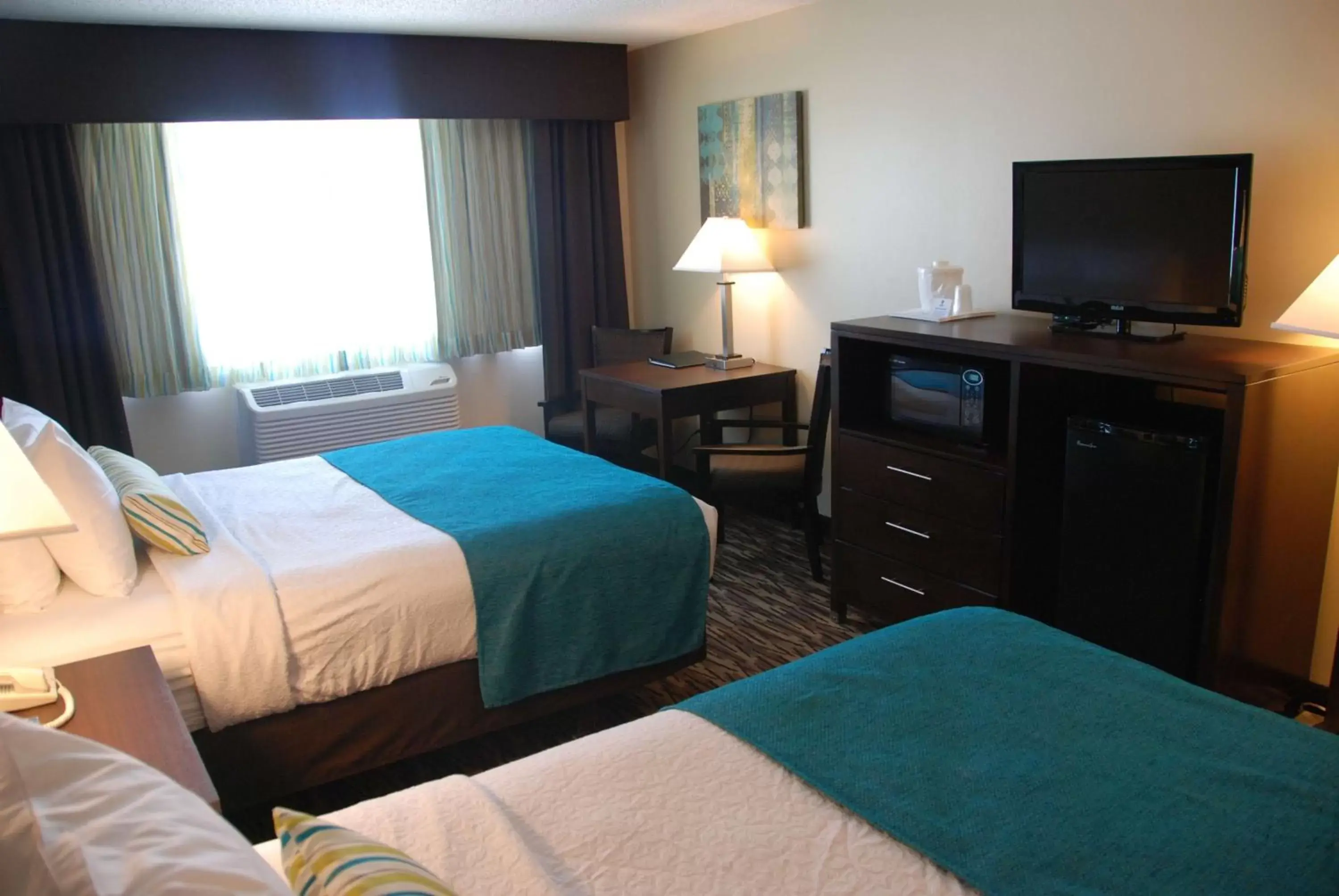 Photo of the whole room, TV/Entertainment Center in Best Western Baraboo Inn