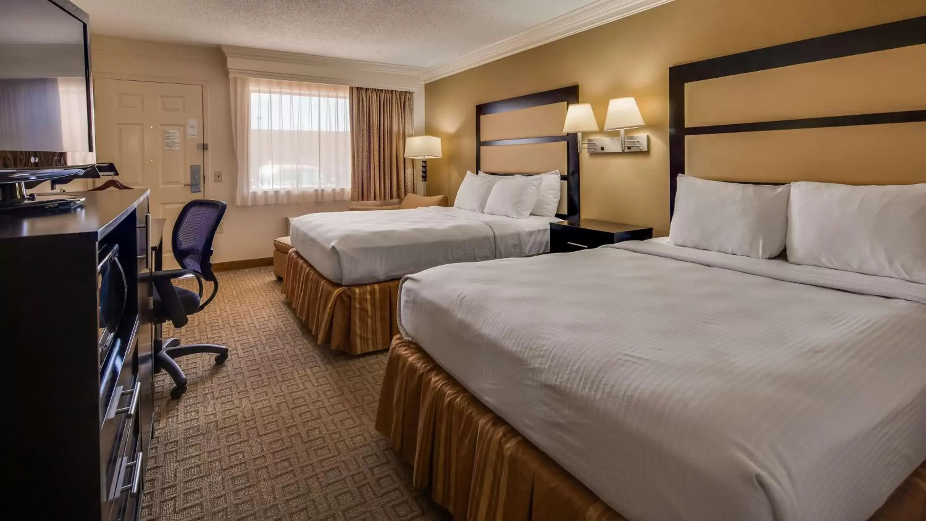 Photo of the whole room in Best Western Inn & Suites of Macon