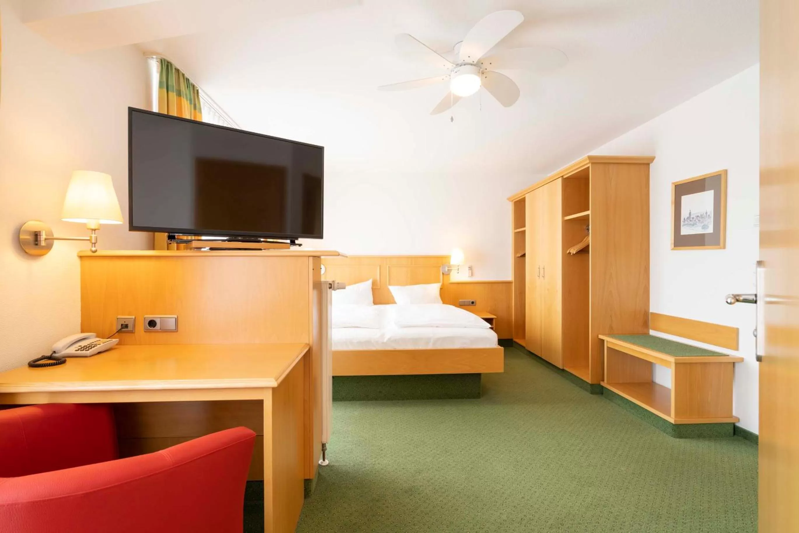 Photo of the whole room, Bed in Hotel Brauerei Gasthof Höhn