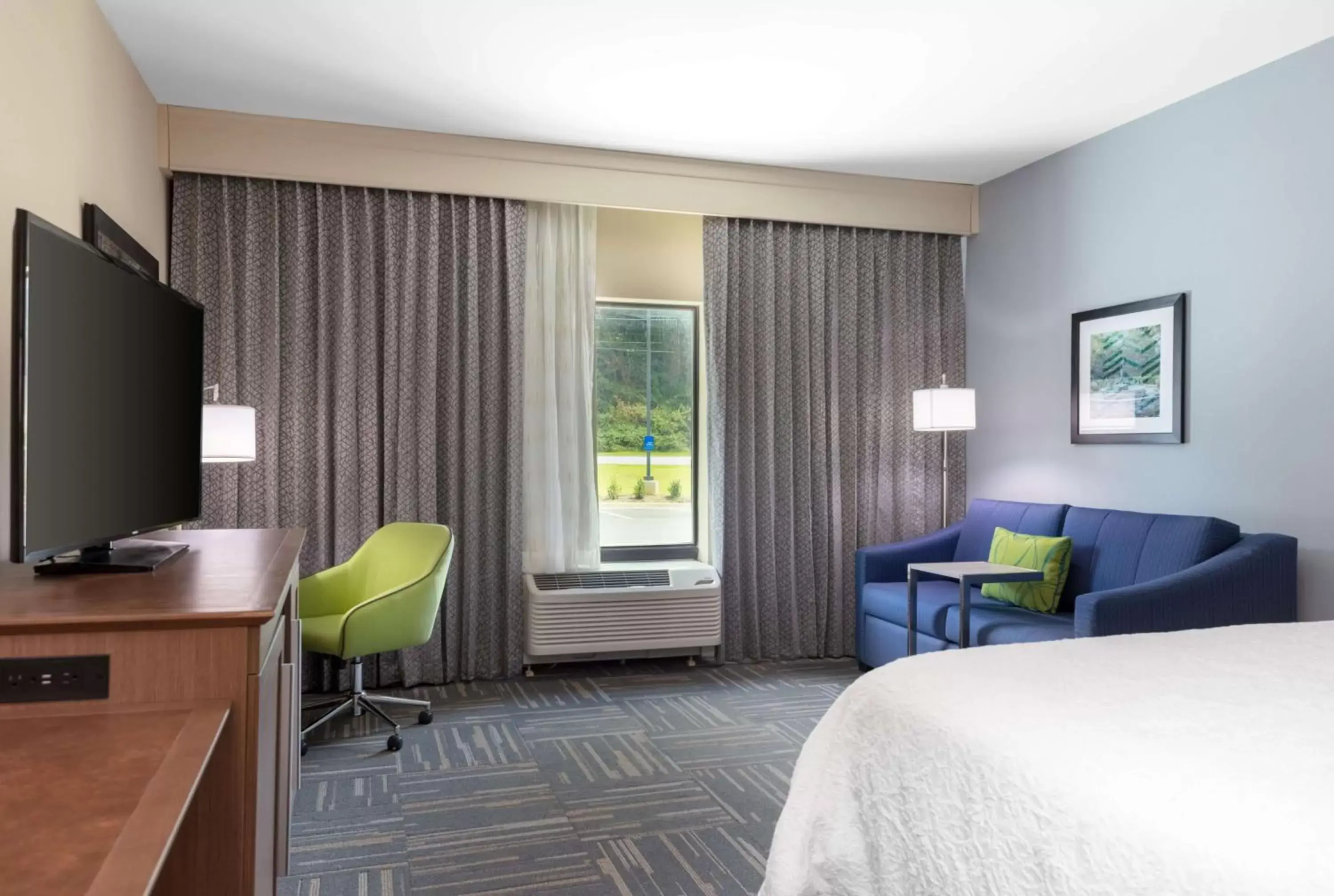Living room, Bed in Hampton Inn Wetumpka Living room, Bed in Hampton Inn Wetumpka