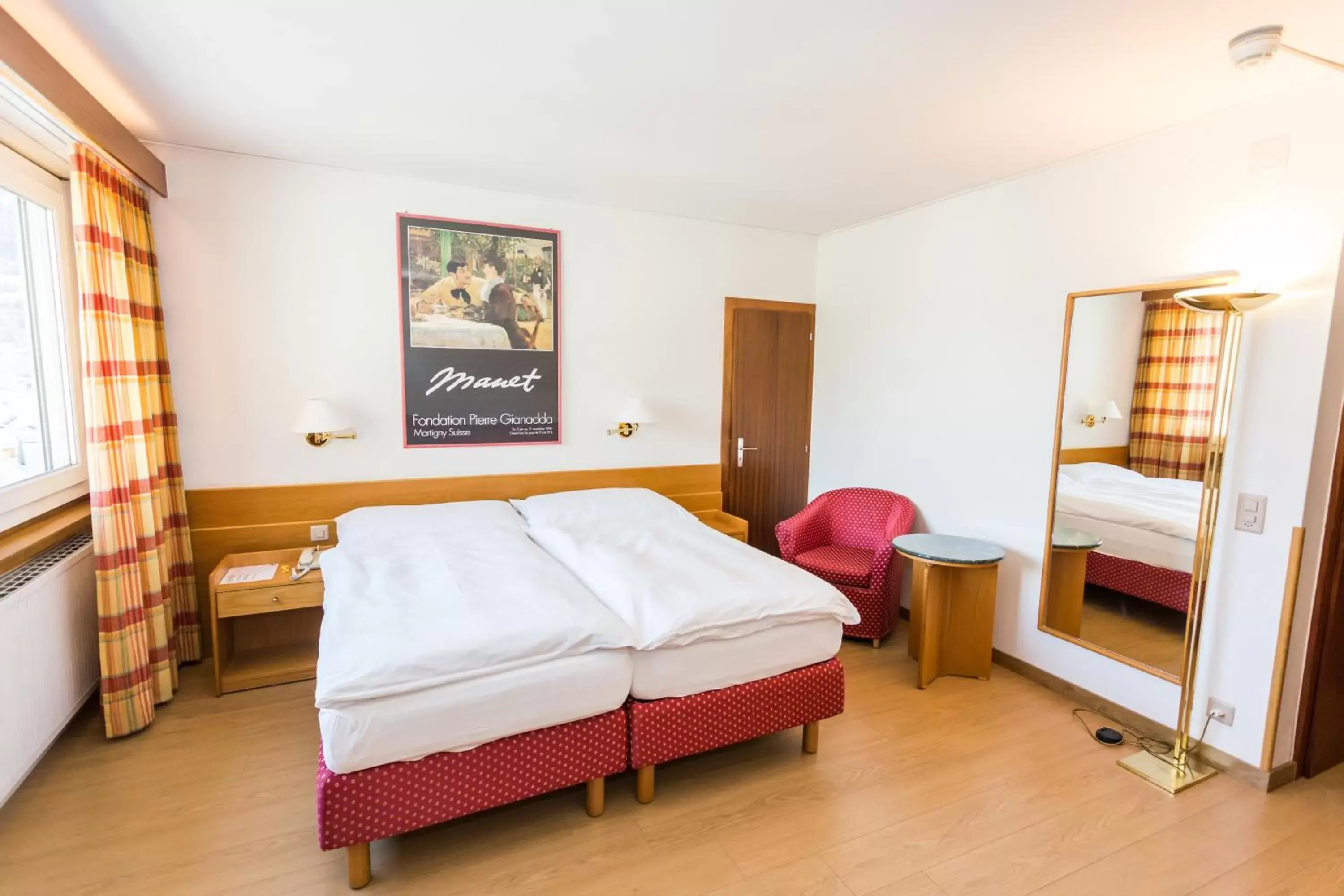 Bedroom, Bed in Hôtel du Rhône