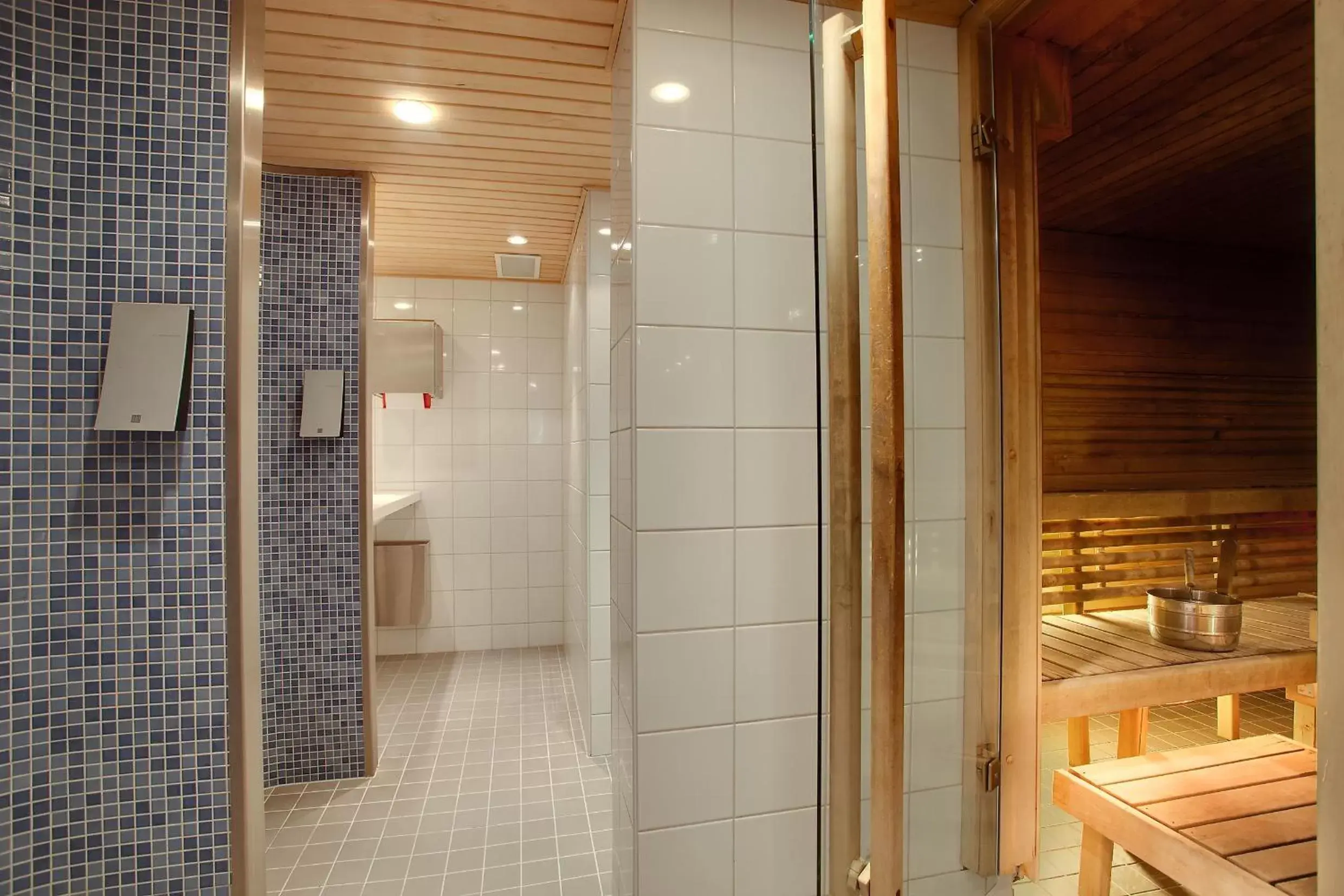 Spa and wellness centre/facilities, Bathroom in Original Sokos Hotel Vaakuna Vaasa