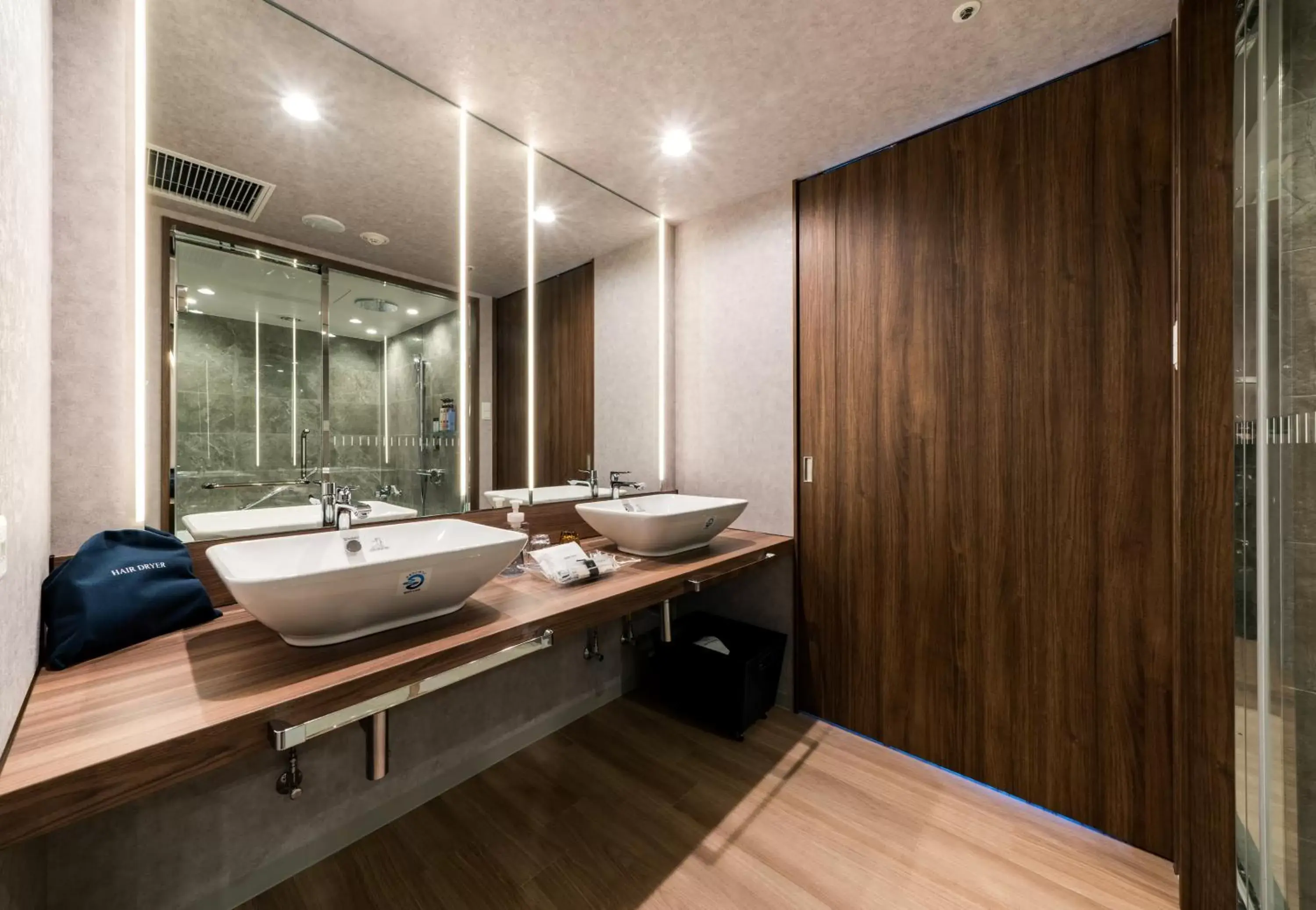 Bathroom in Daiwa Roynet Hotel Hakata Reisen PREMIER Bathroom in Daiwa Roynet Hotel Hakata Reisen PREMIER