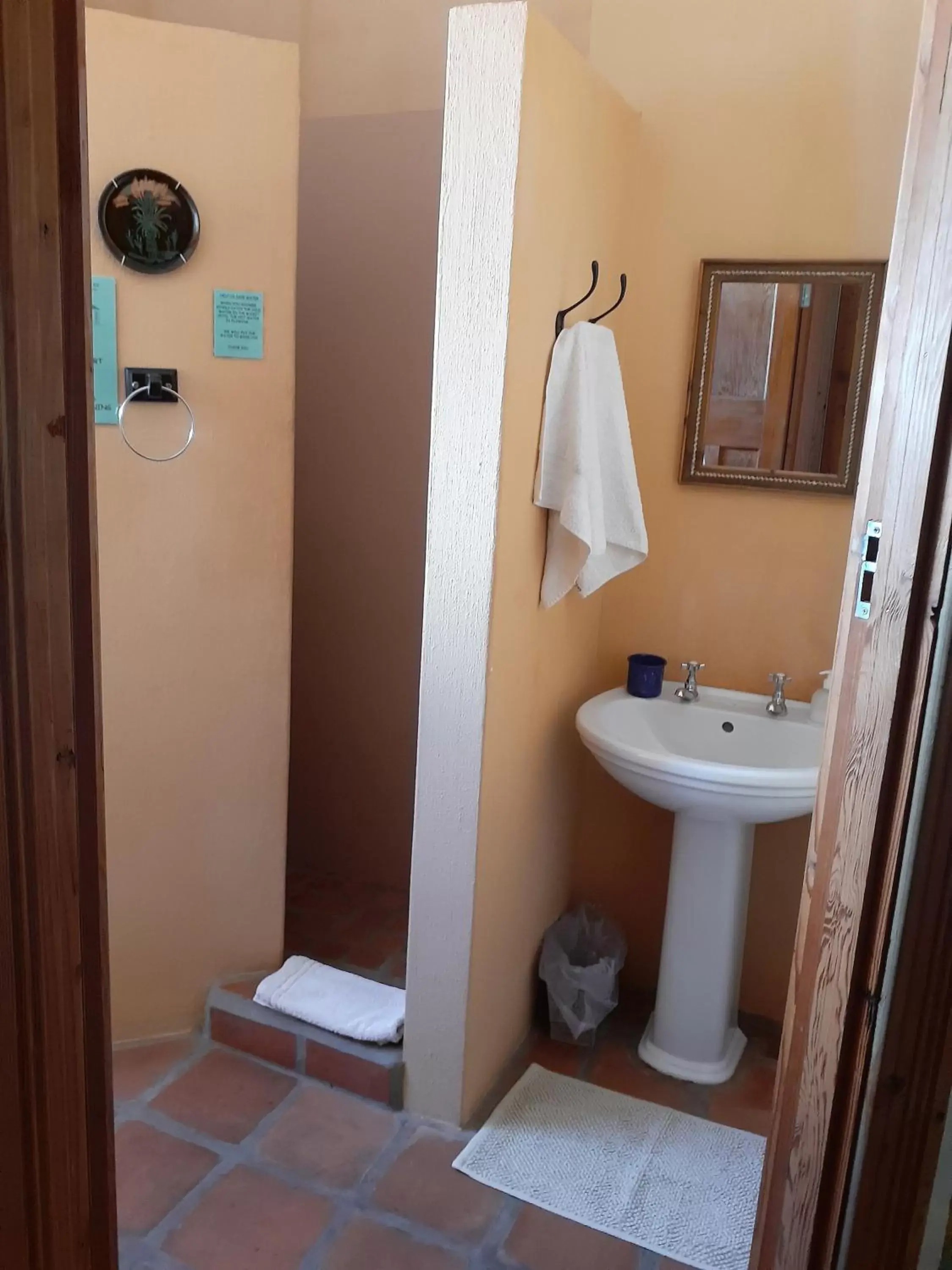 Budget Double Room - single occupancy in The Farmhouse B&B Budget Double Room - single occupancy in The Farmhouse B&B