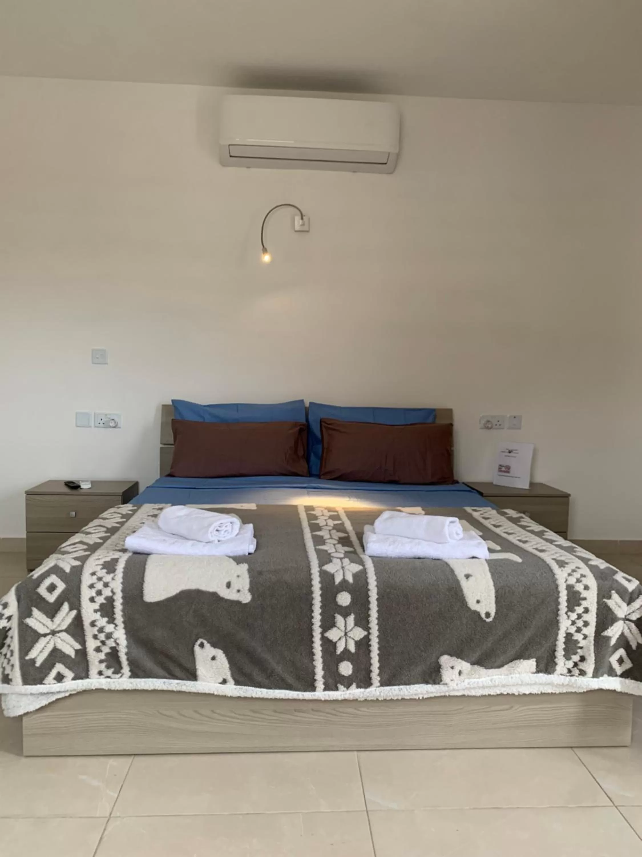 Bedroom, Bed in Mon-Chery