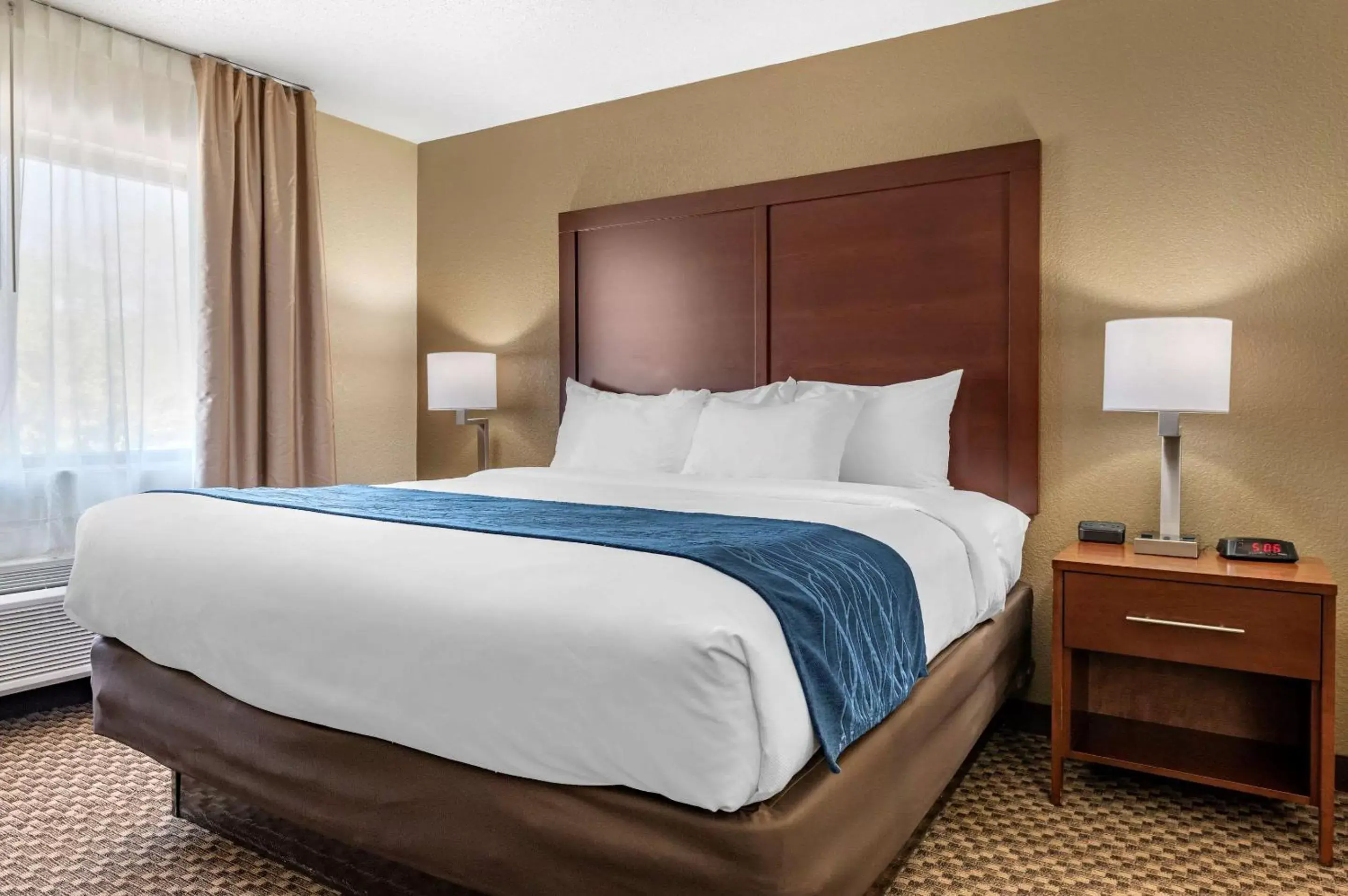 Photo of the whole room, Bed in Comfort Inn Near Kokomo Speedway