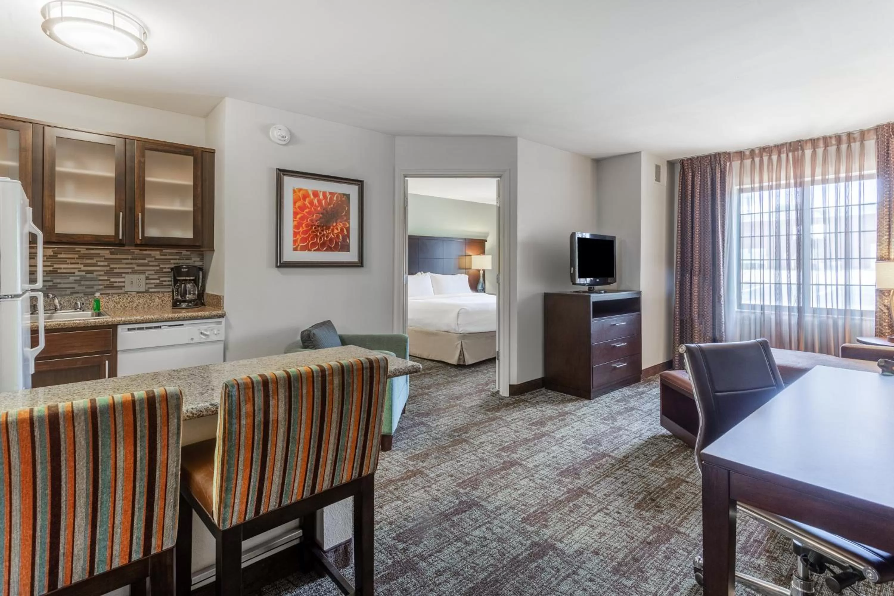 Photo of the whole room, Bed in Staybridge Suites Davenport by IHG