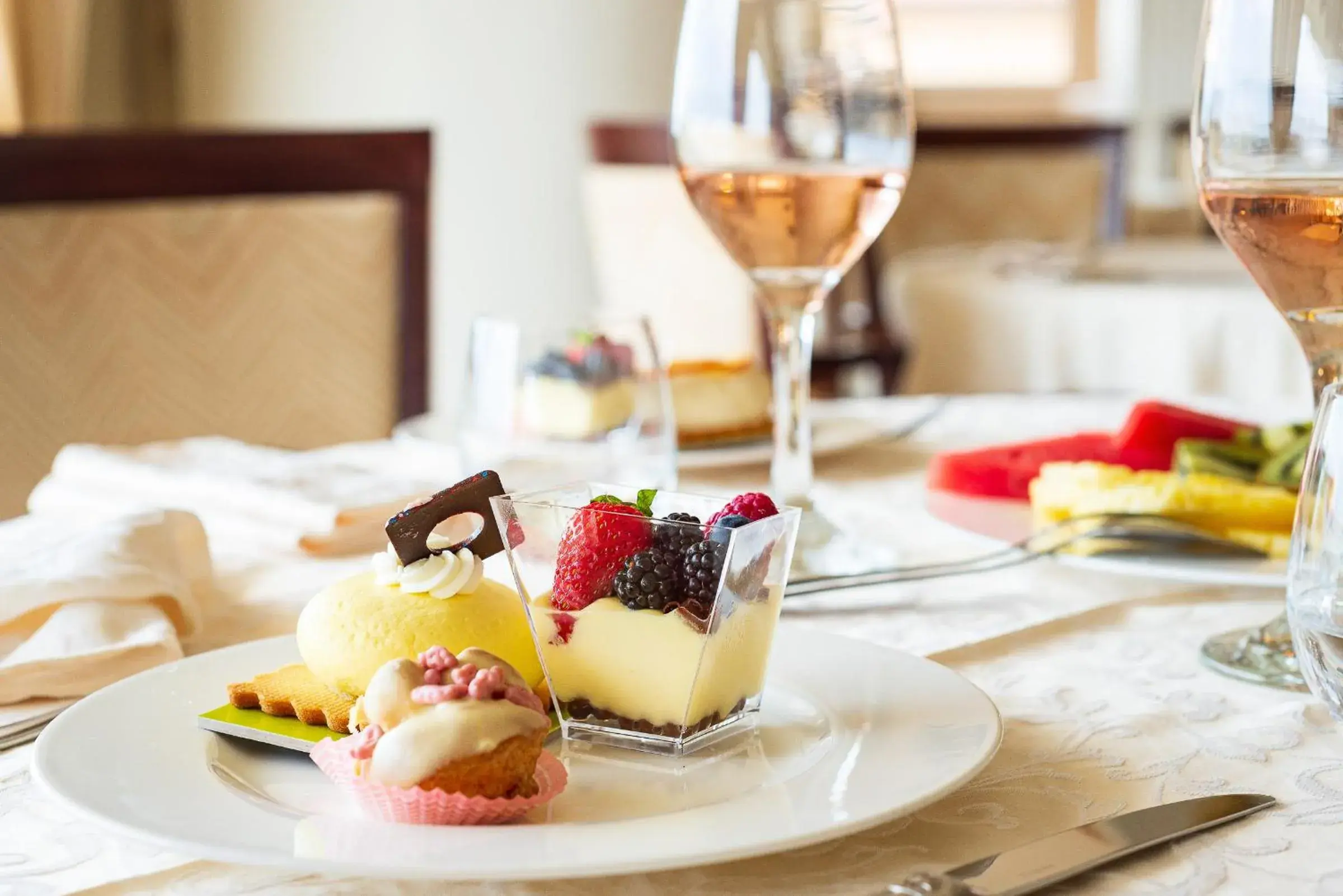 Restaurant/places to eat in Universal Hotel Restaurant/places to eat in Universal Hotel