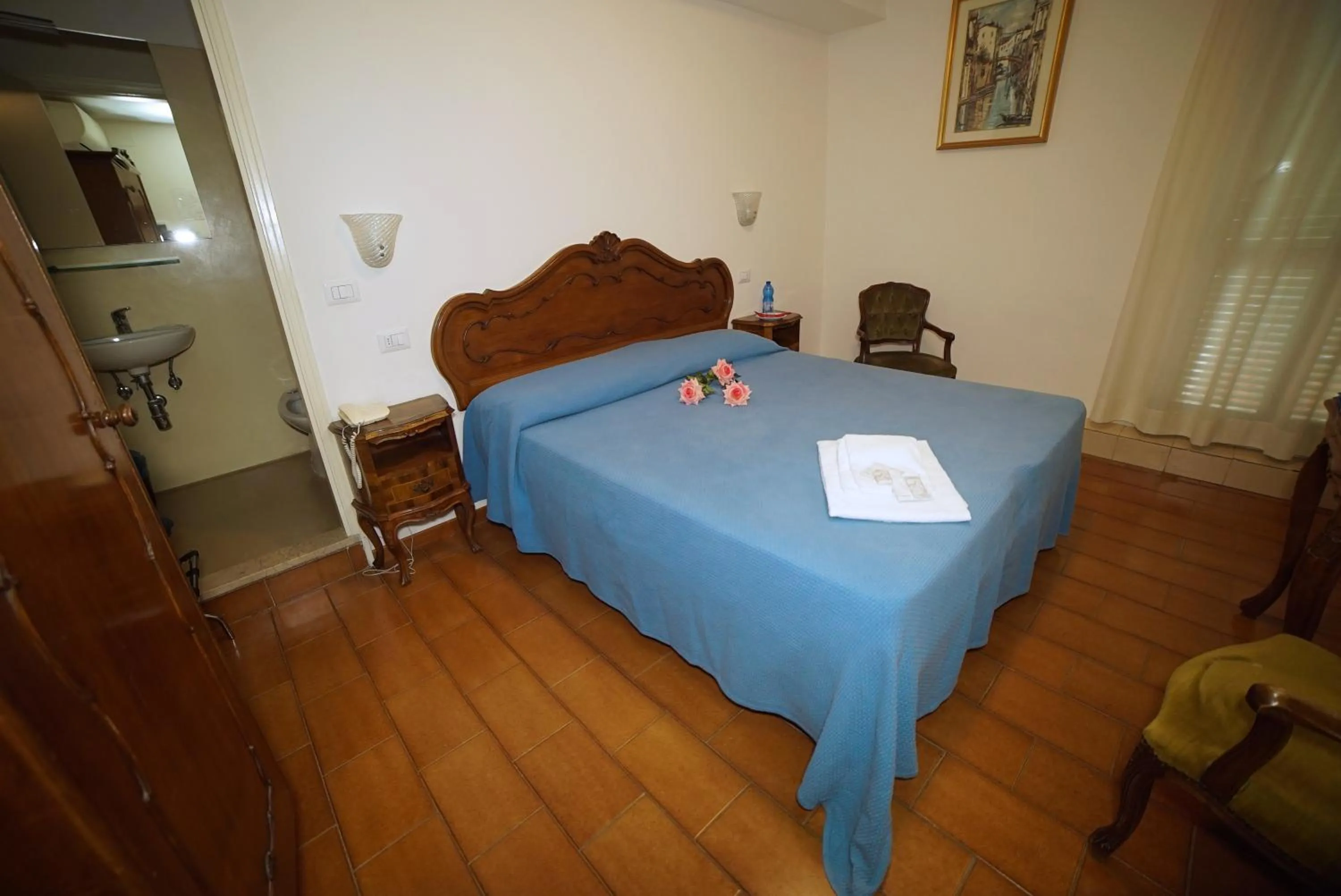 Photo of the whole room, Bed in Hotel Canada