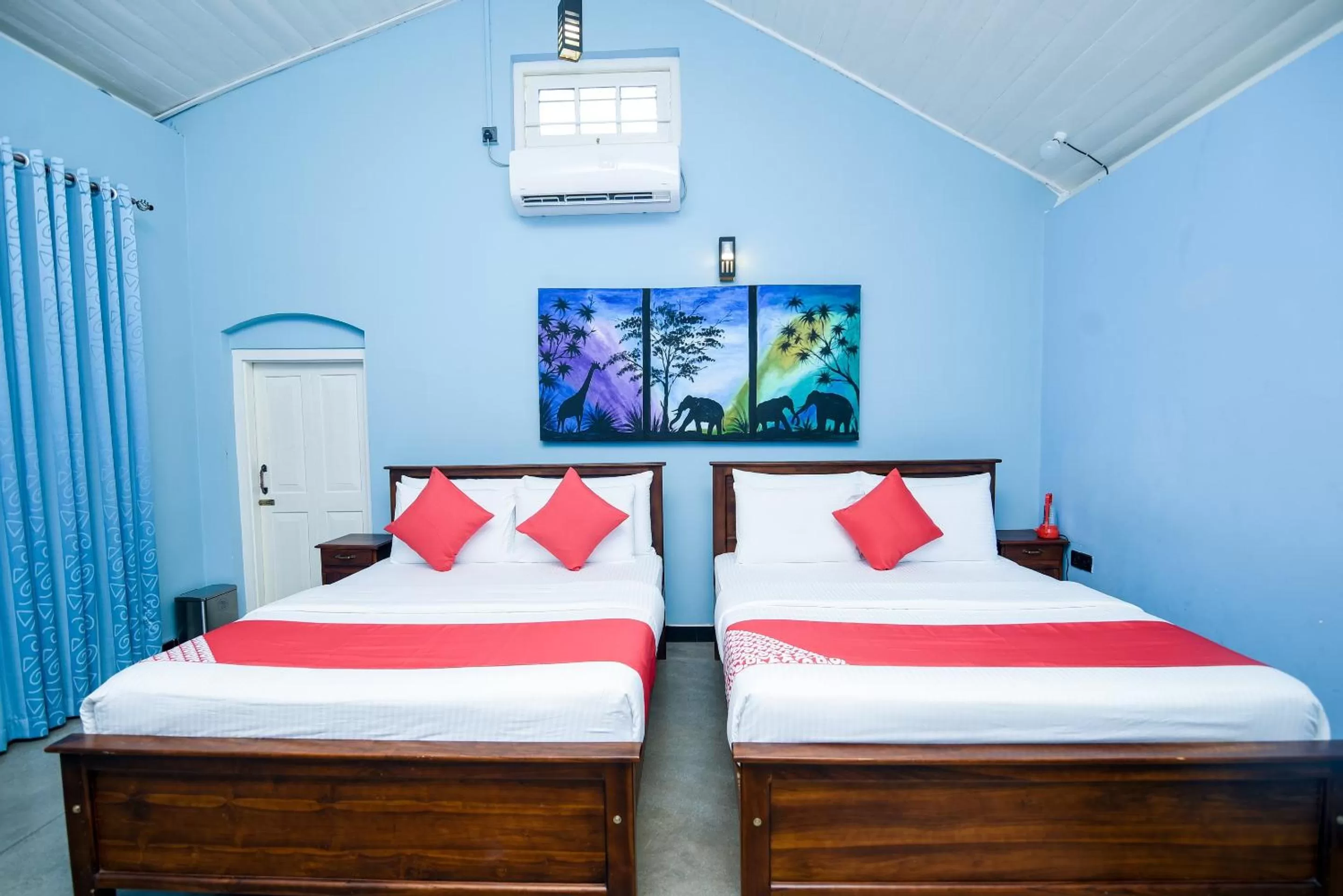 Bedroom, Bed in Man Mountain Villa