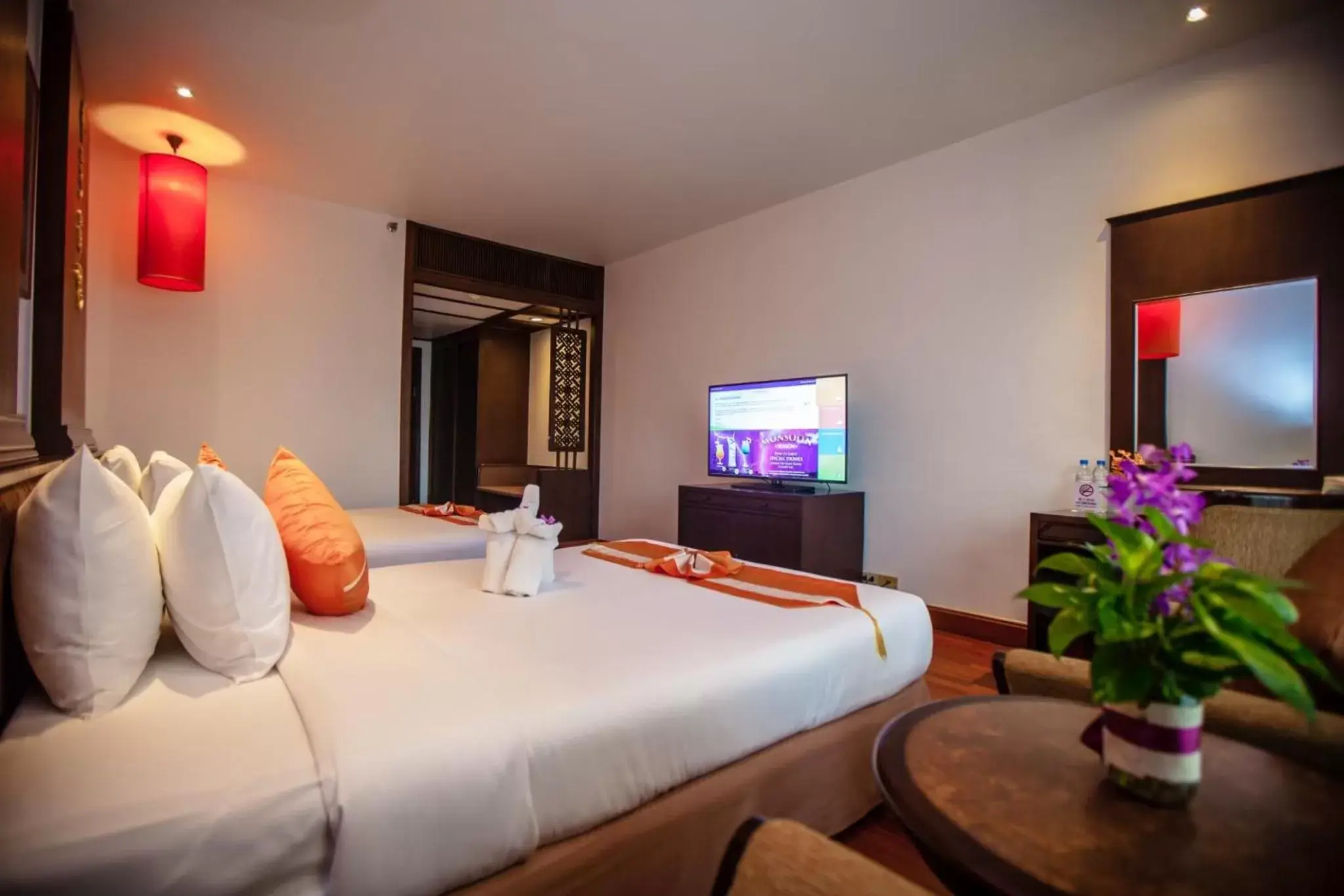 Bedroom, TV/Entertainment Center in Chiangmai Grandview Hotel & Convention Center - SHA Extra Plus