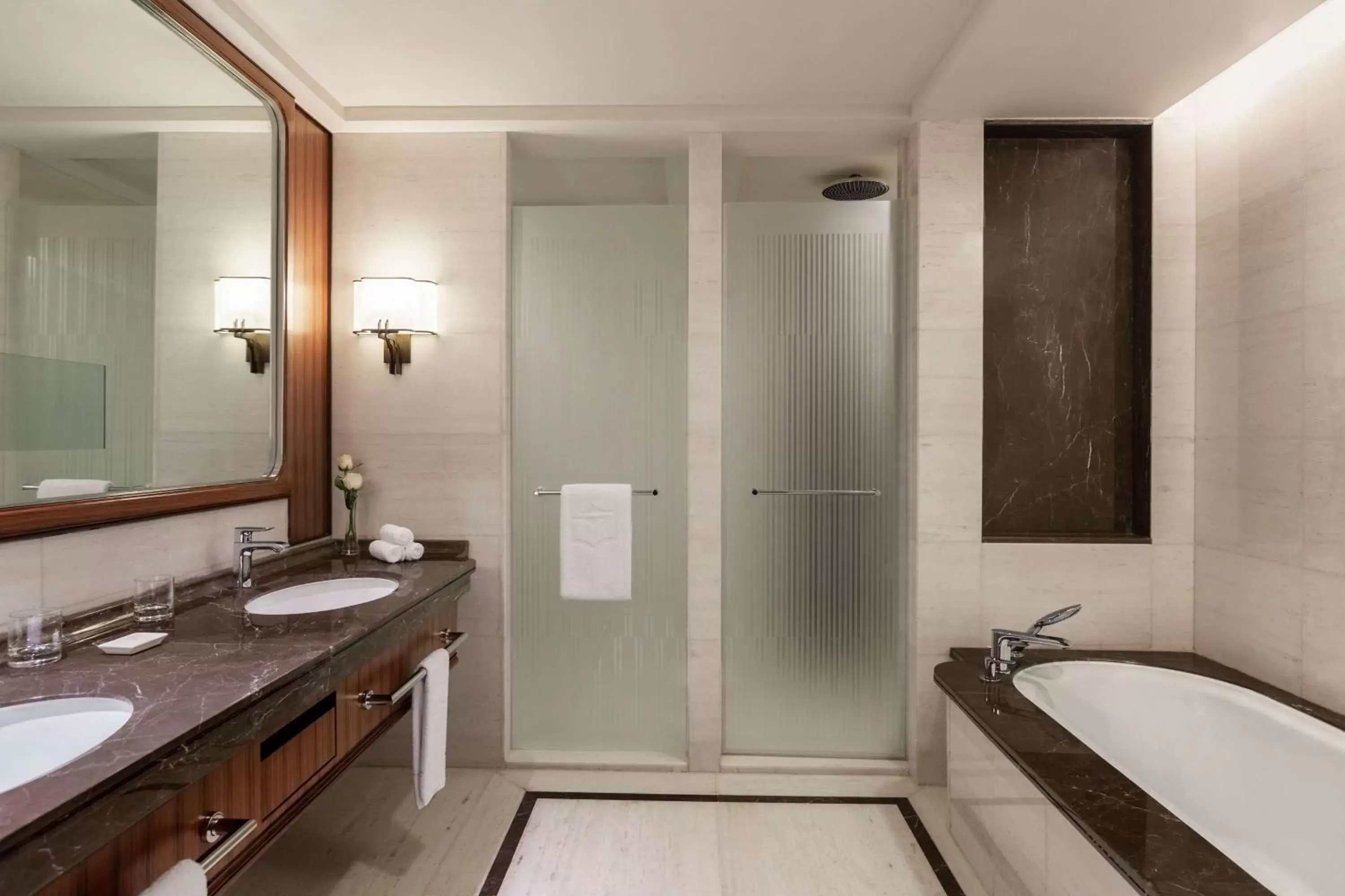 Photo of the whole room, Bathroom in Shangri-La Qufu