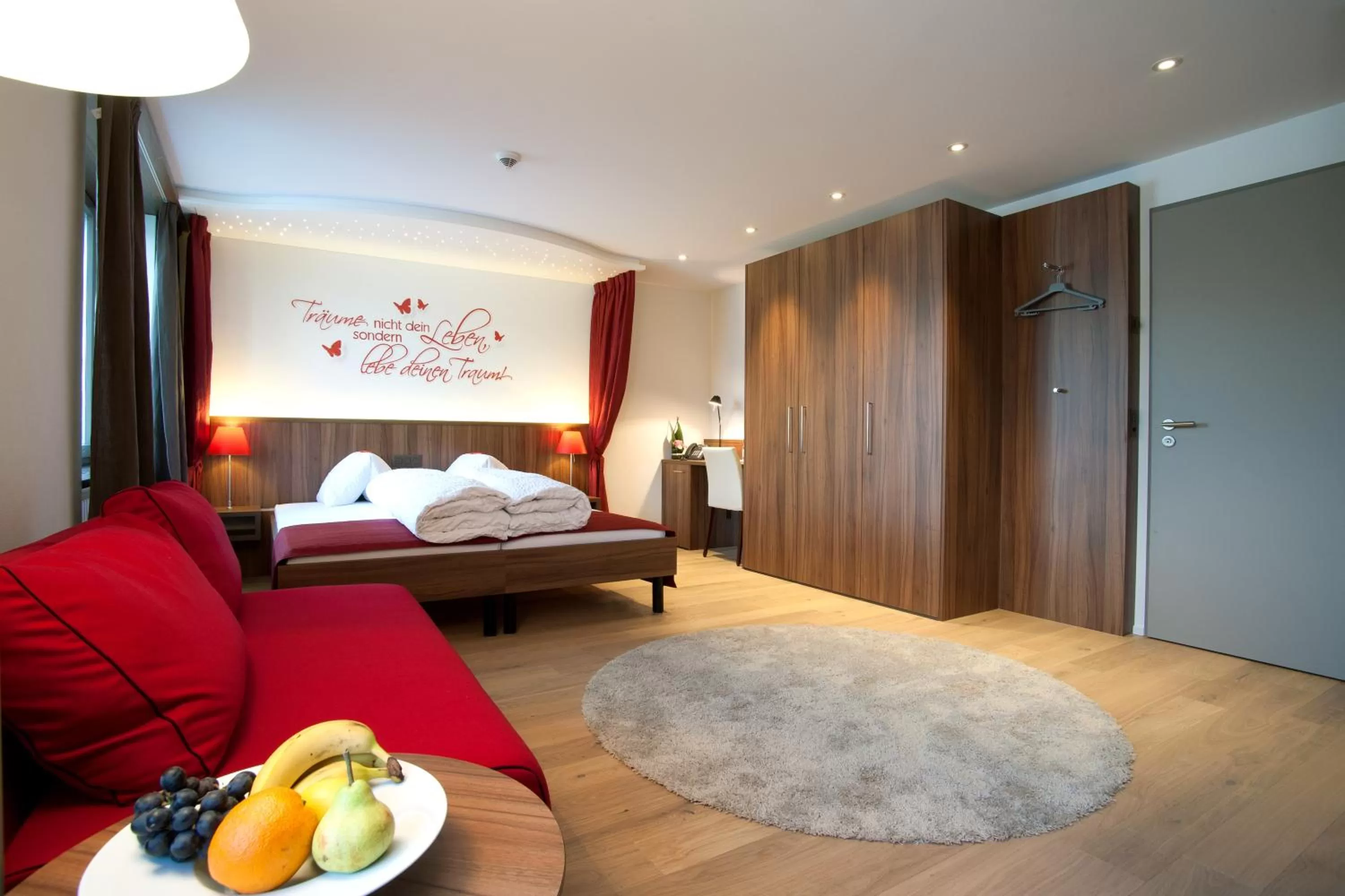 Living room, Bed in Seehotel Delphin