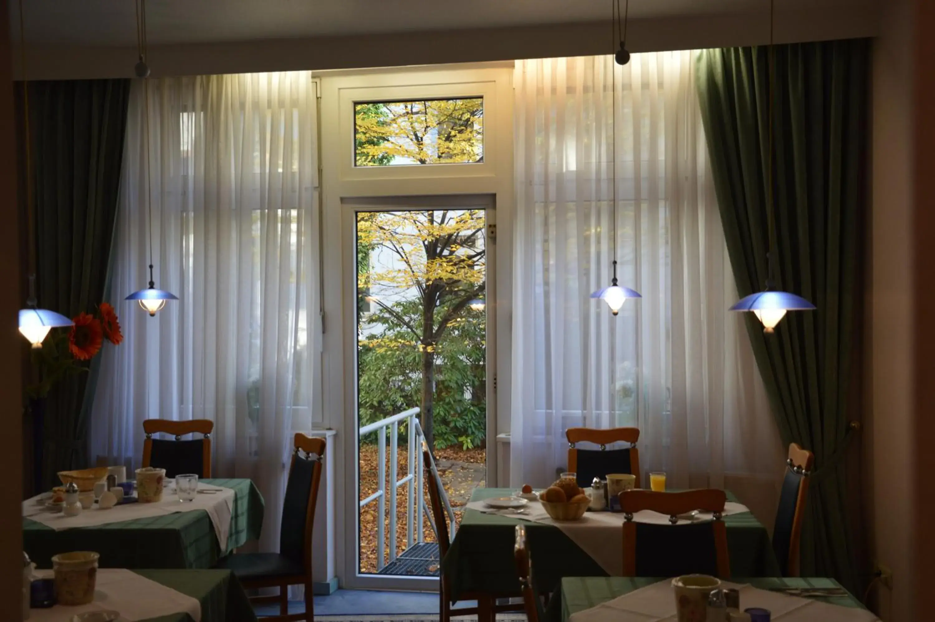 Restaurant/Places to Eat in Steens Hotel