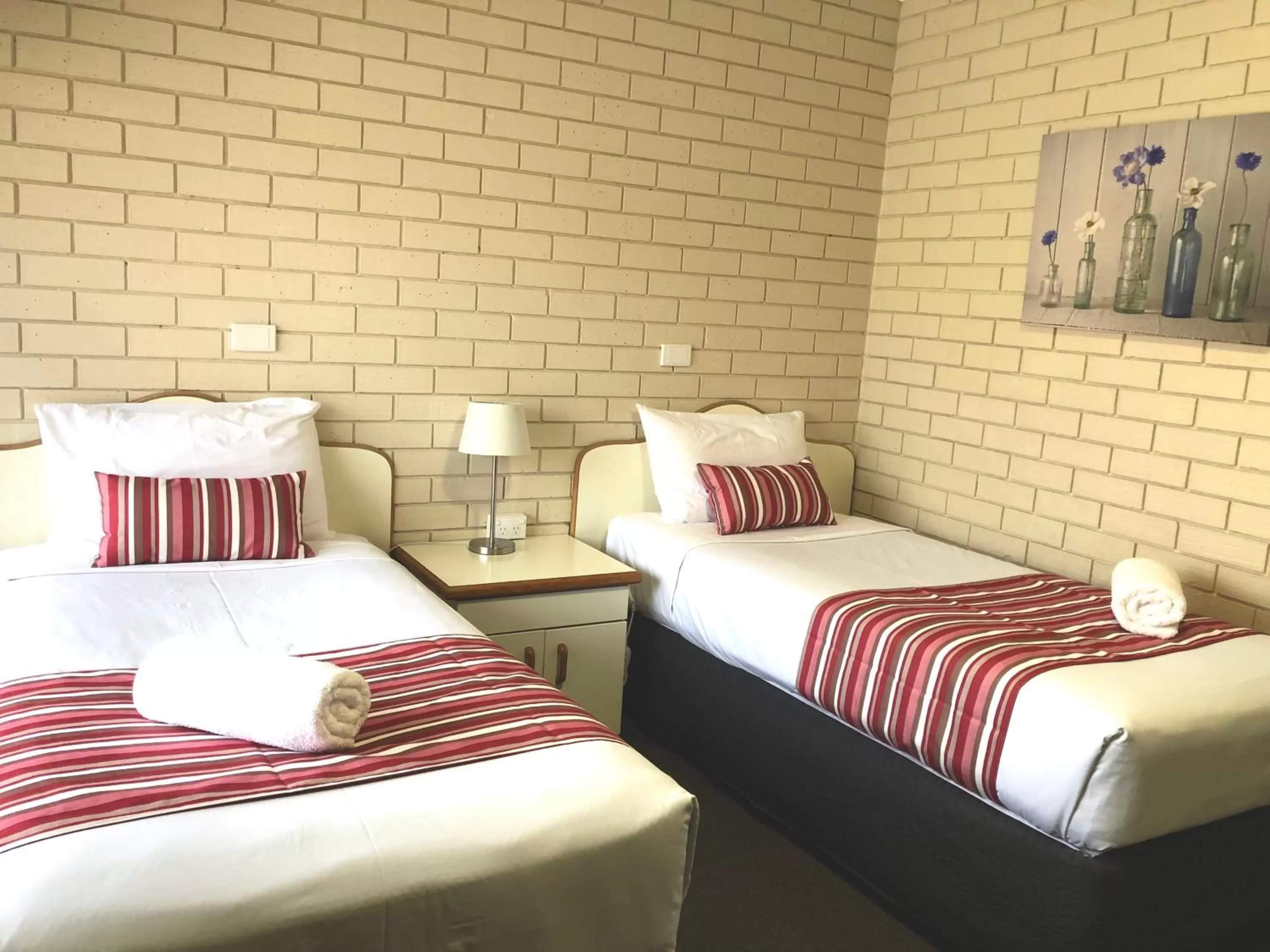 Bed in Golfview Motor Inn