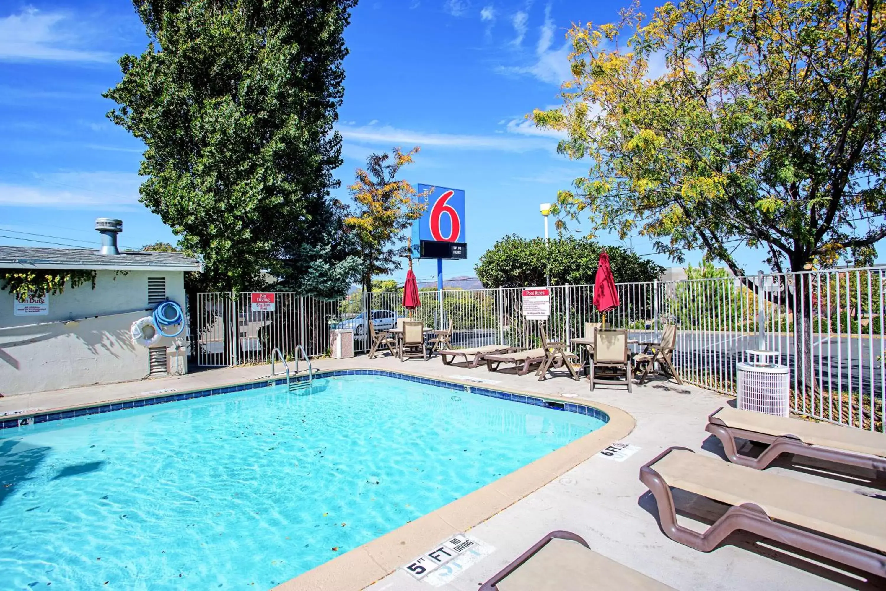 Day, Swimming Pool in Motel 6-Prescott, AZ