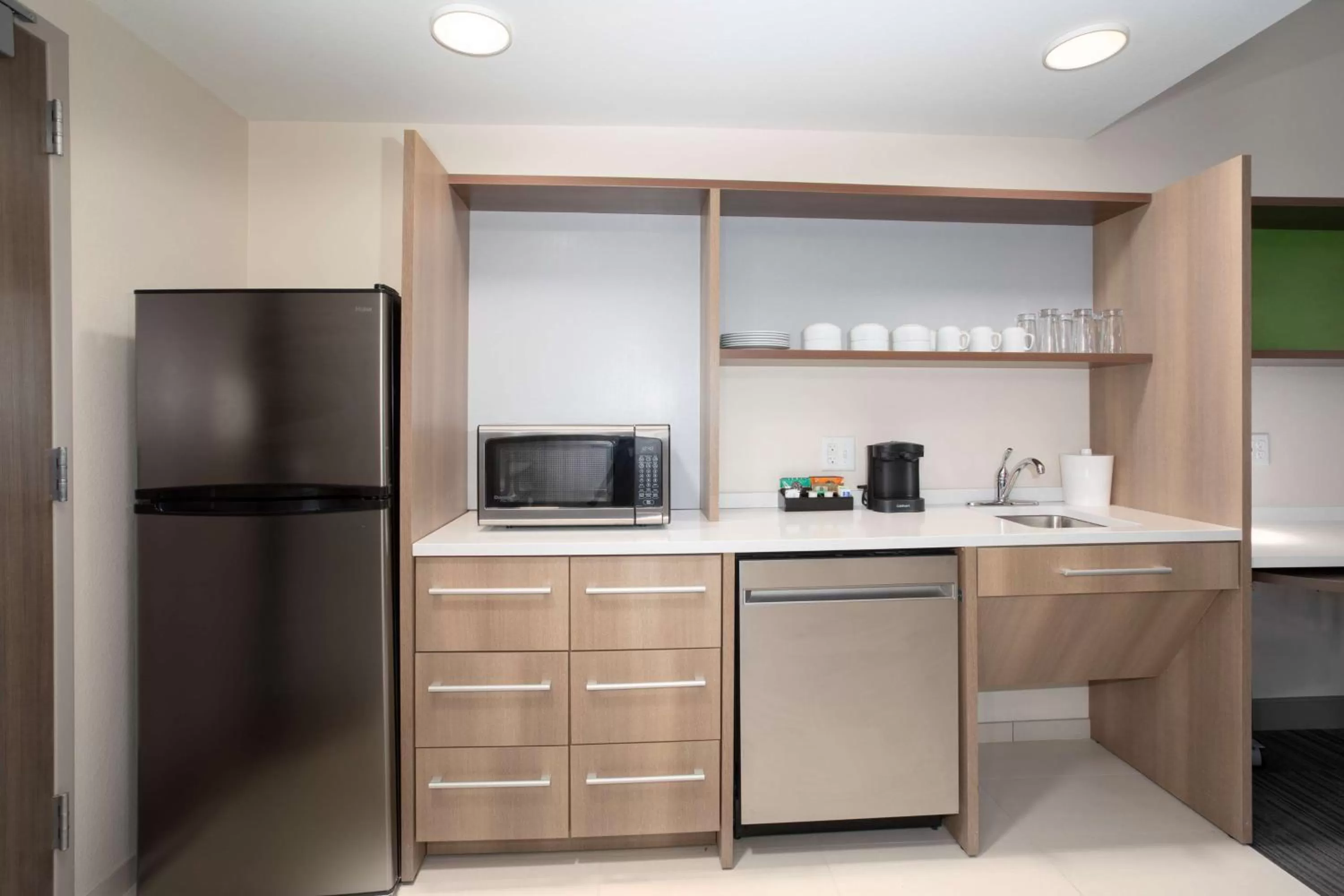 Kitchen or kitchenette in Home2 Suites By Hilton Omaha Un Medical Ctr Area