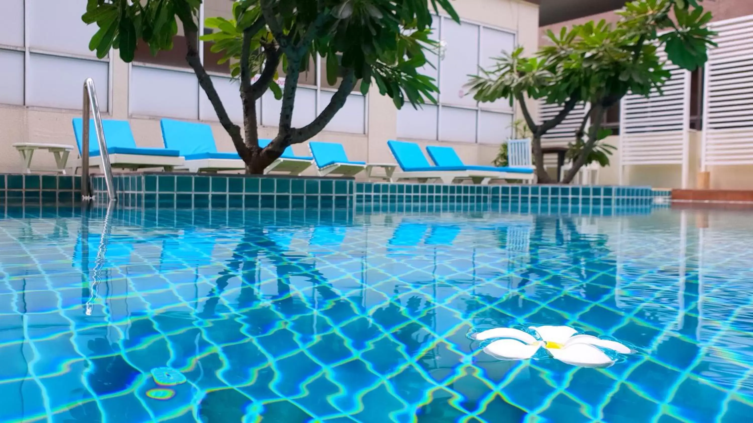 Swimming Pool in FuramaXclusive Sathorn, Bangkok