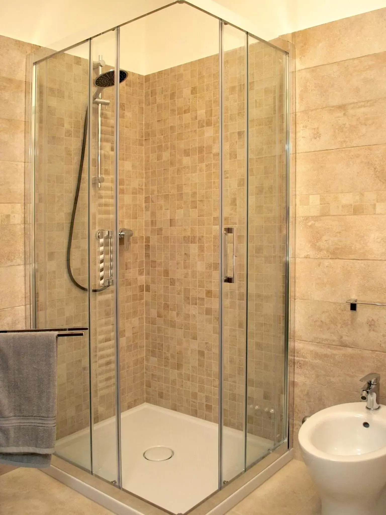Shower, Bathroom in B&B Villa Paradiso