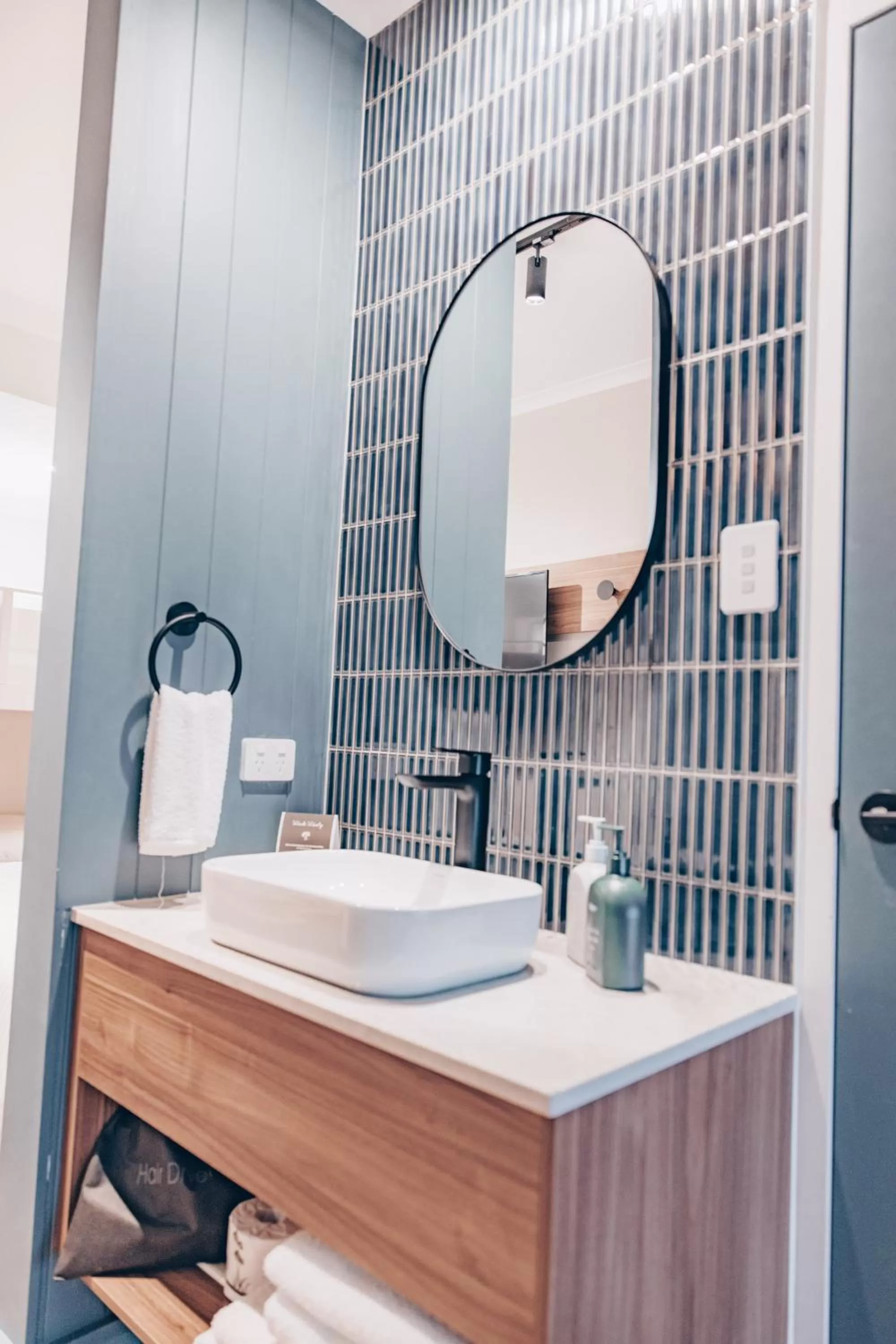 Bathroom in Banjo Paterson Inn