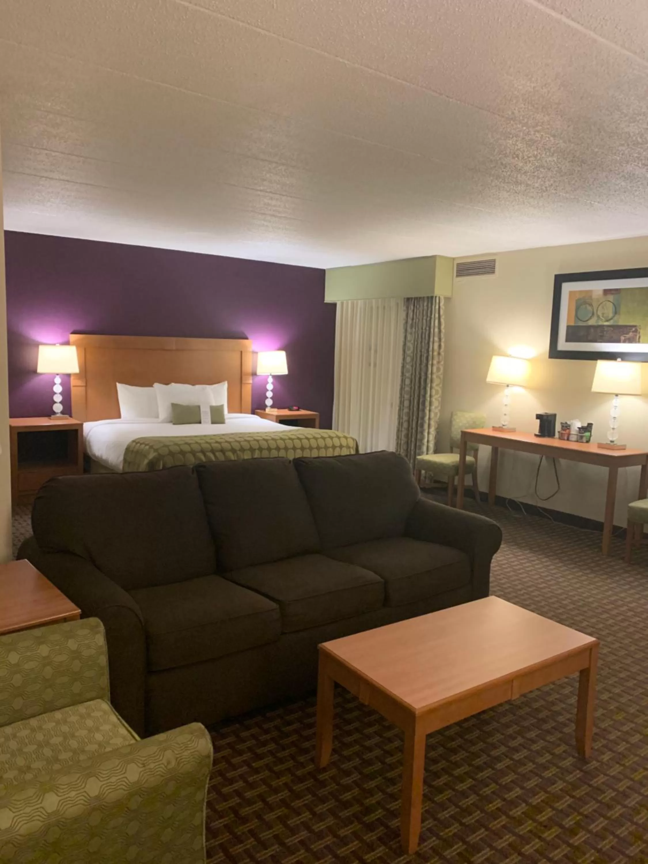 Photo of the whole room, Bed in Ramada by Wyndham Marquette