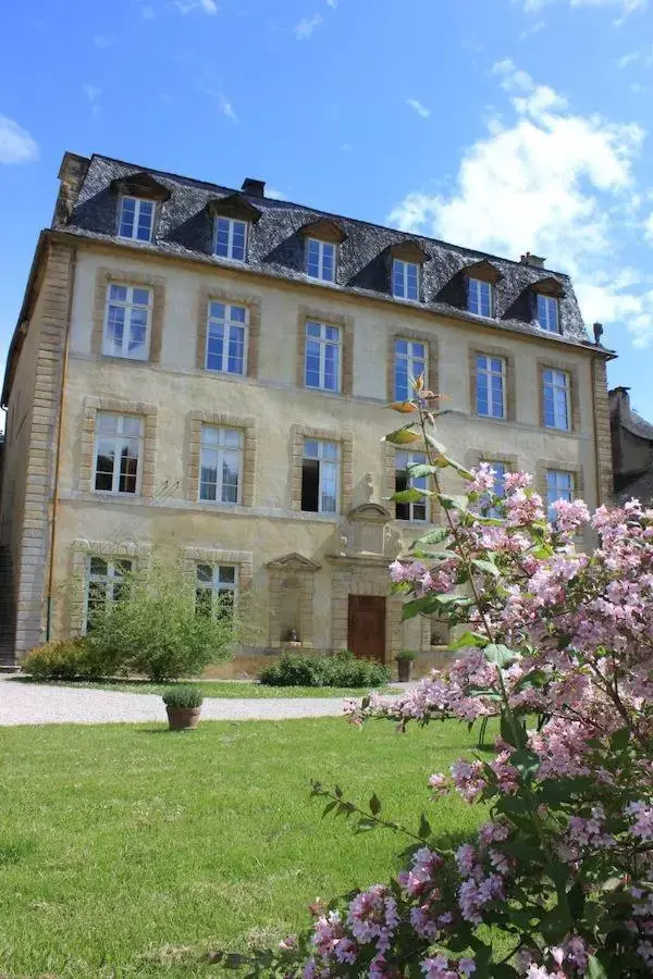 Area and facilities, Property Building in Chateau Ricard