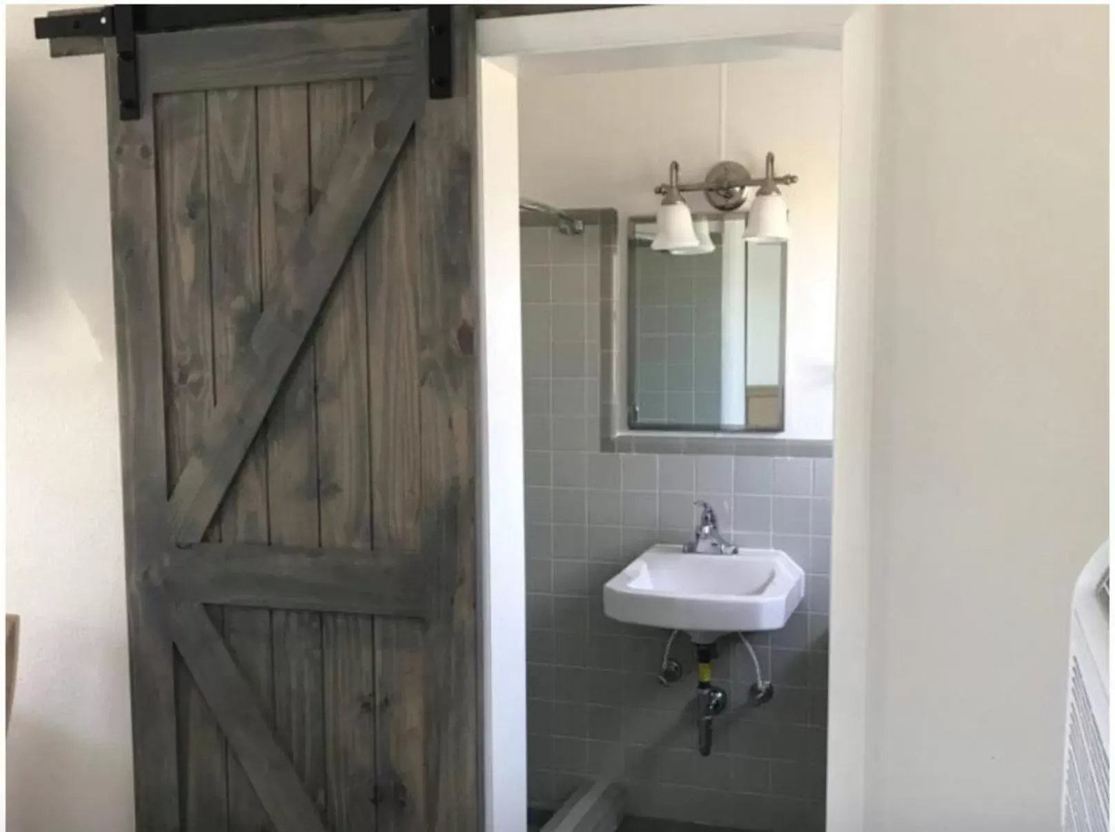 Shower, Bathroom in Cape Motel