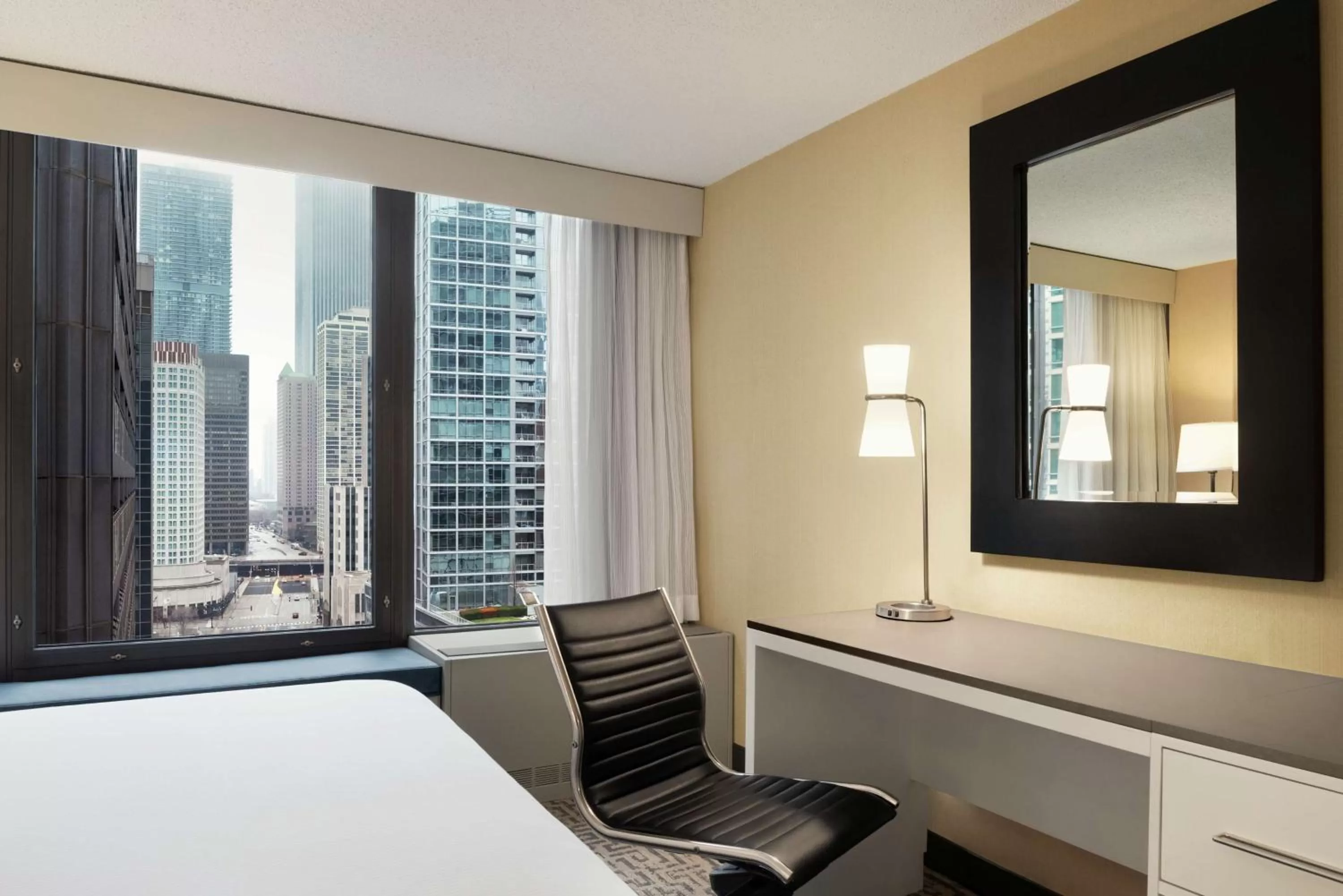 Bedroom, Bed in DoubleTree by Hilton Chicago Magnificent Mile