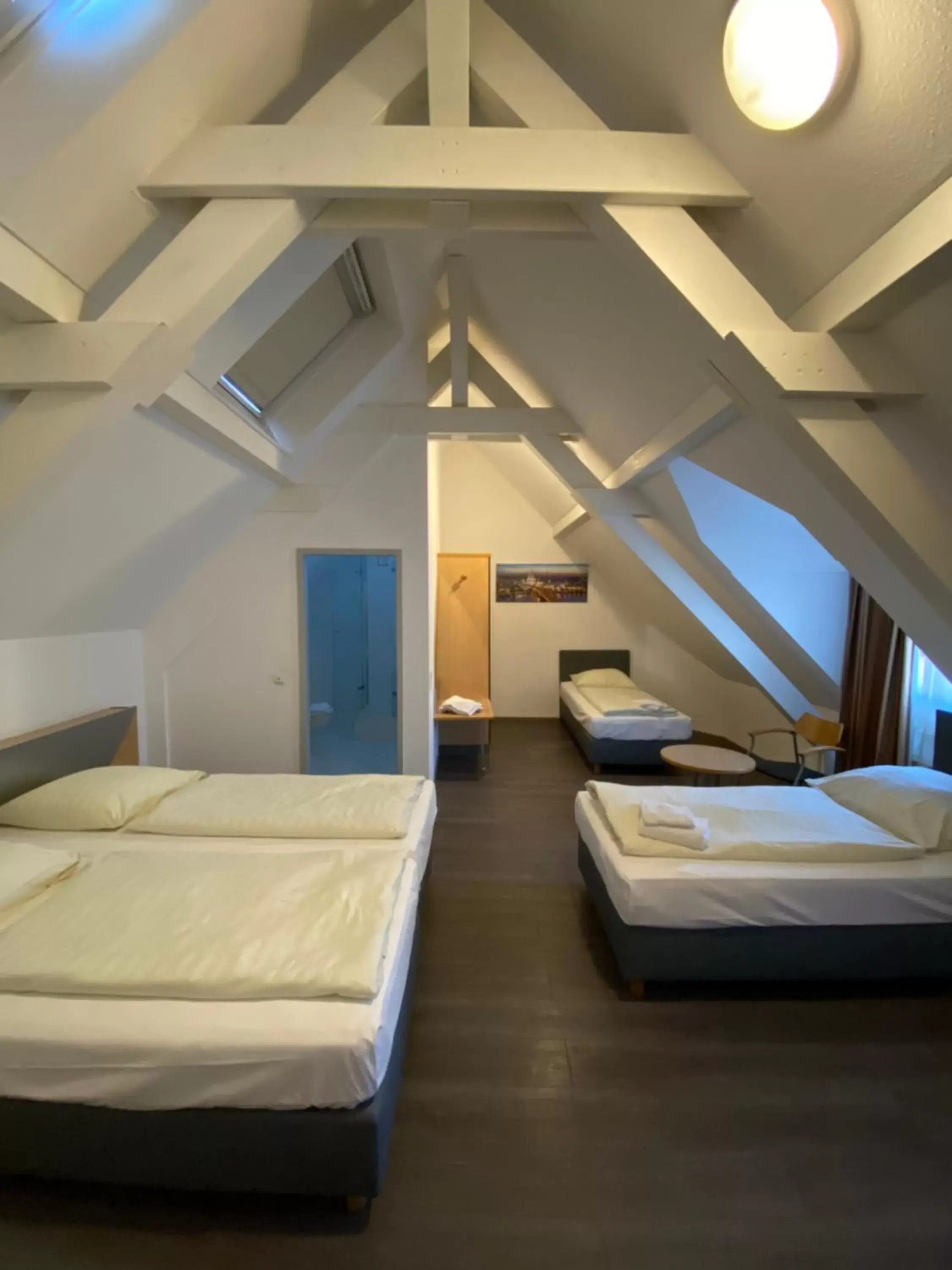 Staff, Bed in Opera Hotel Köln Staff, Bed in Opera Hotel Köln