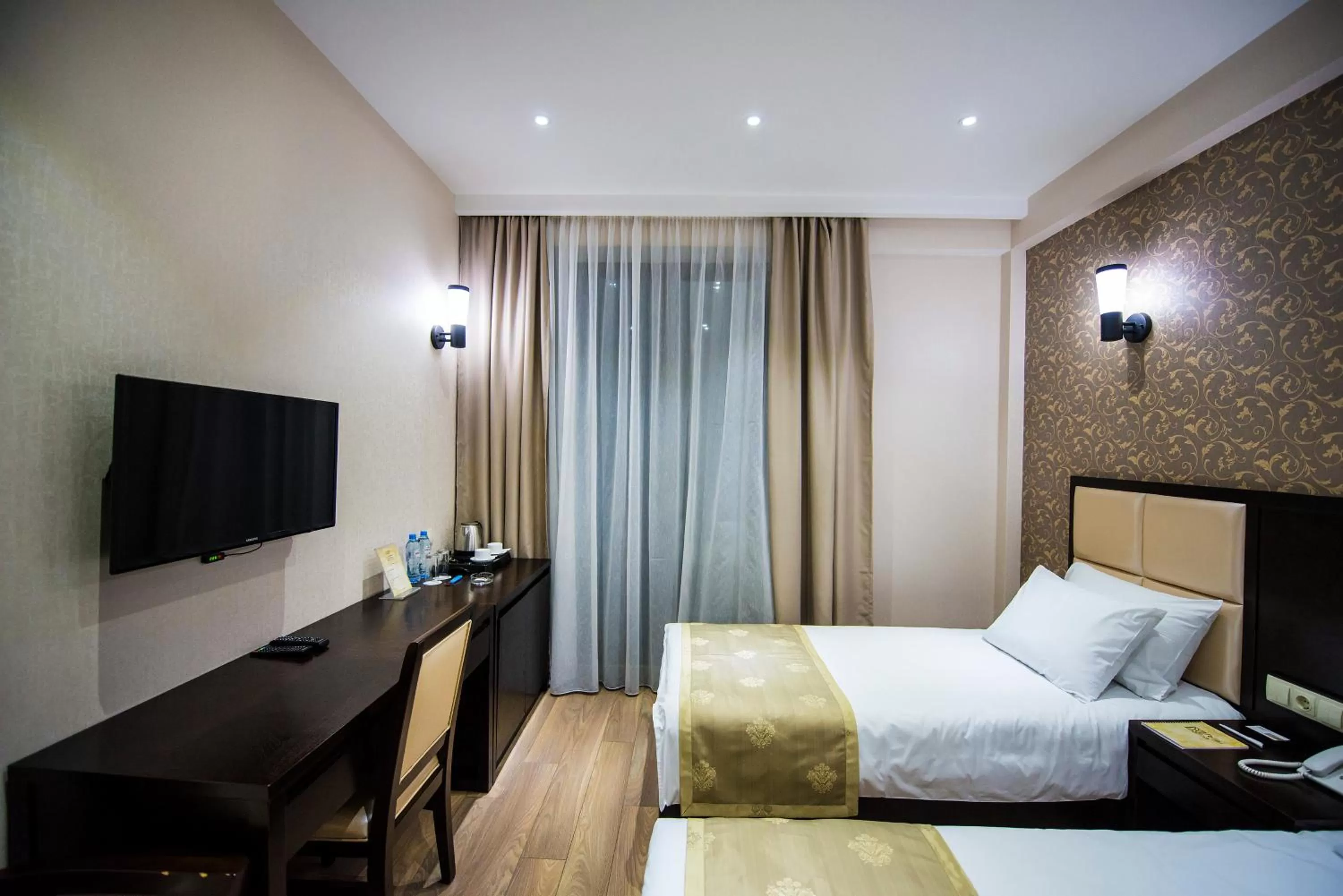 Photo of the whole room, Bed in Tbilisi Inn