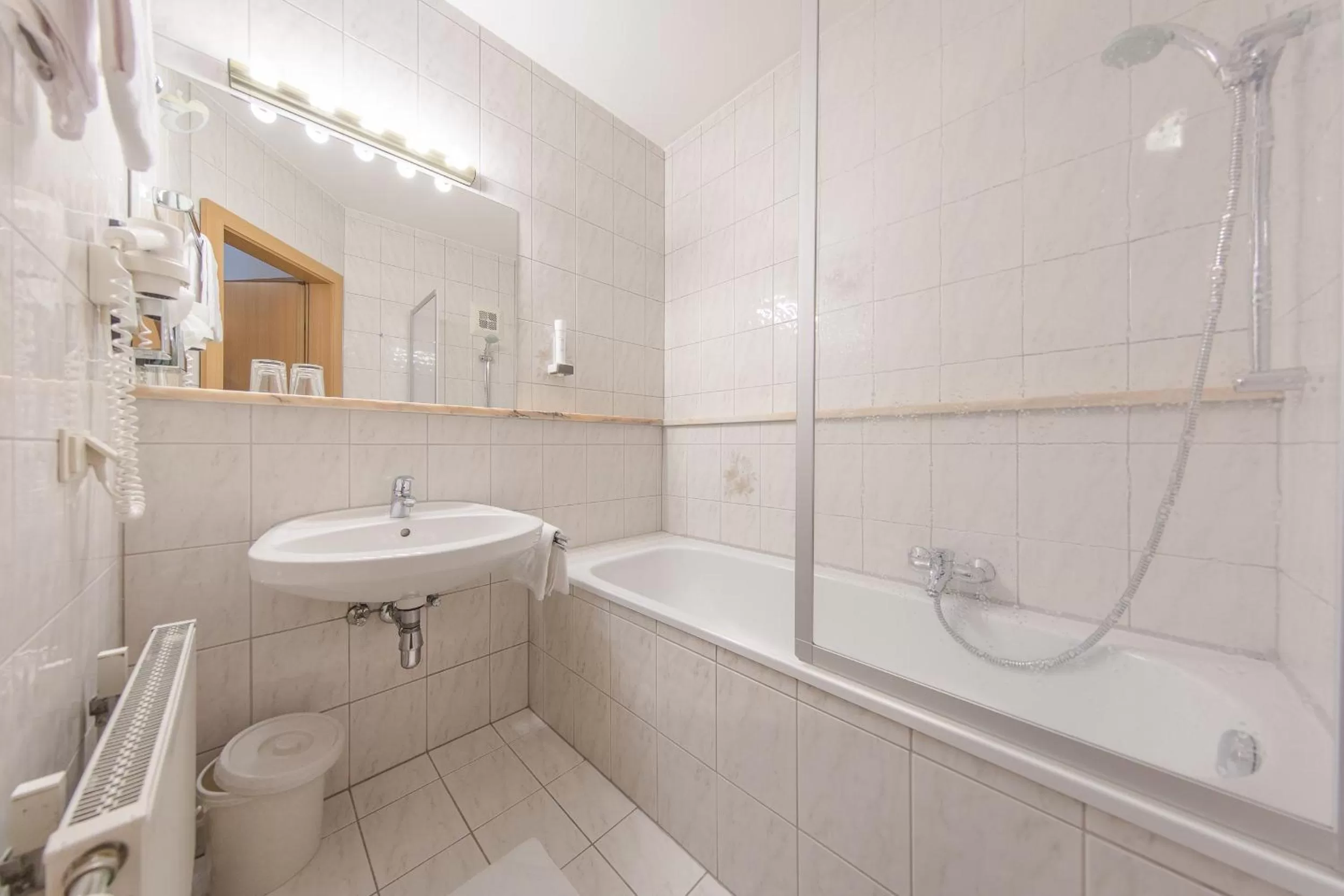 Shower in Hotel Kern Buam