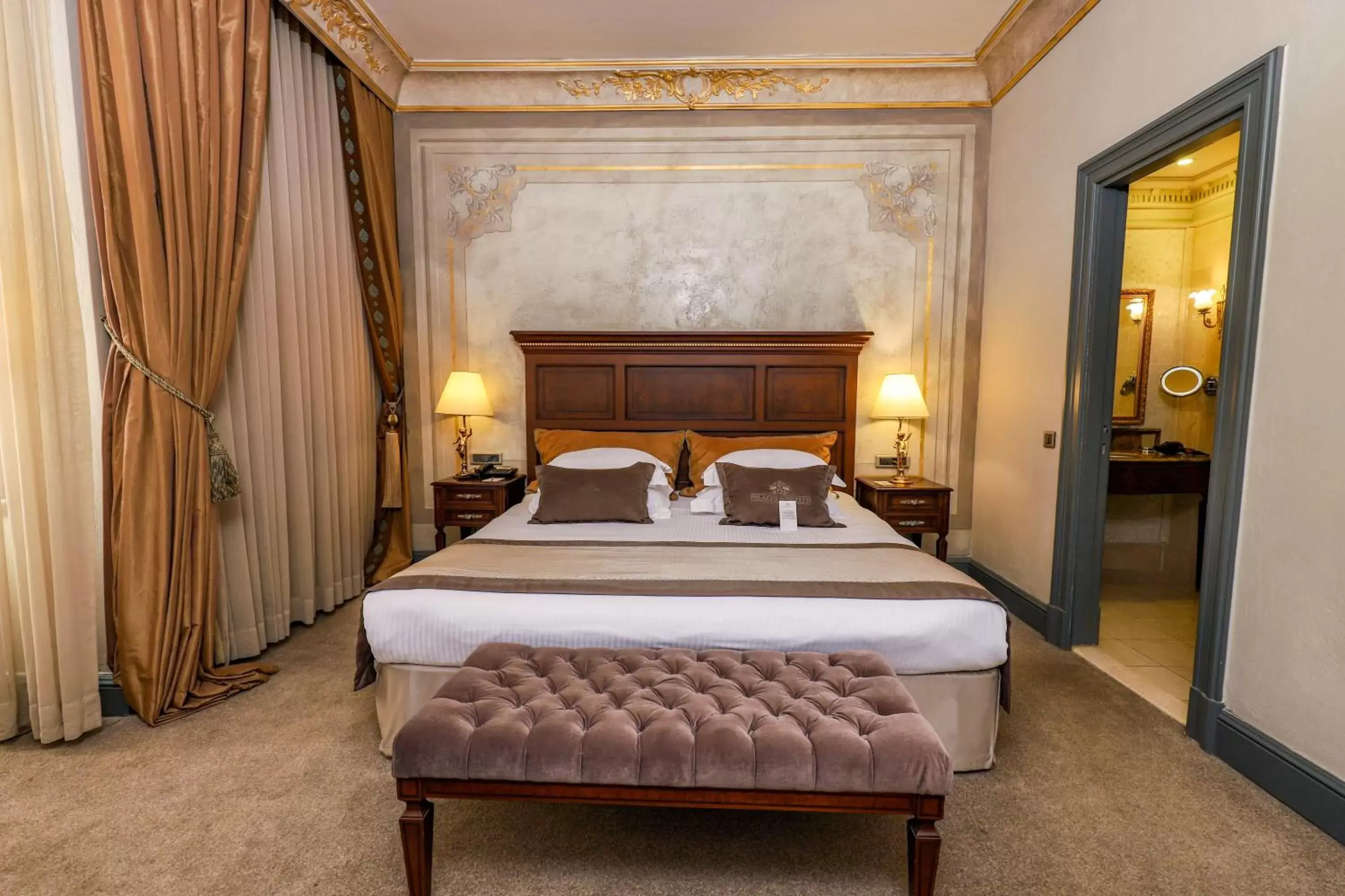 Property building, Bed in Palazzo Donizetti Hotel - Special Class
