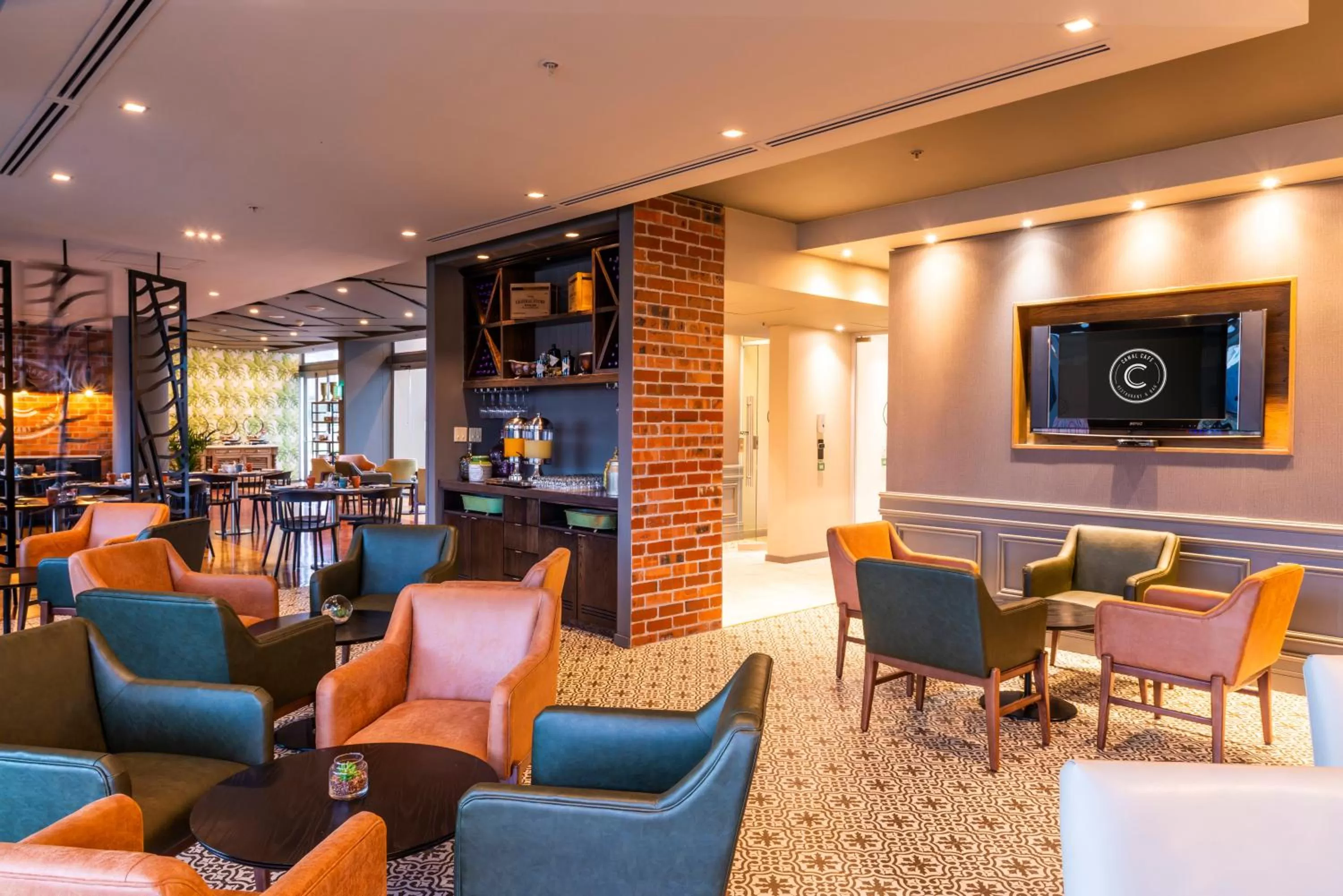 Restaurant/places to eat in aha Harbour Bridge Hotel & Suites