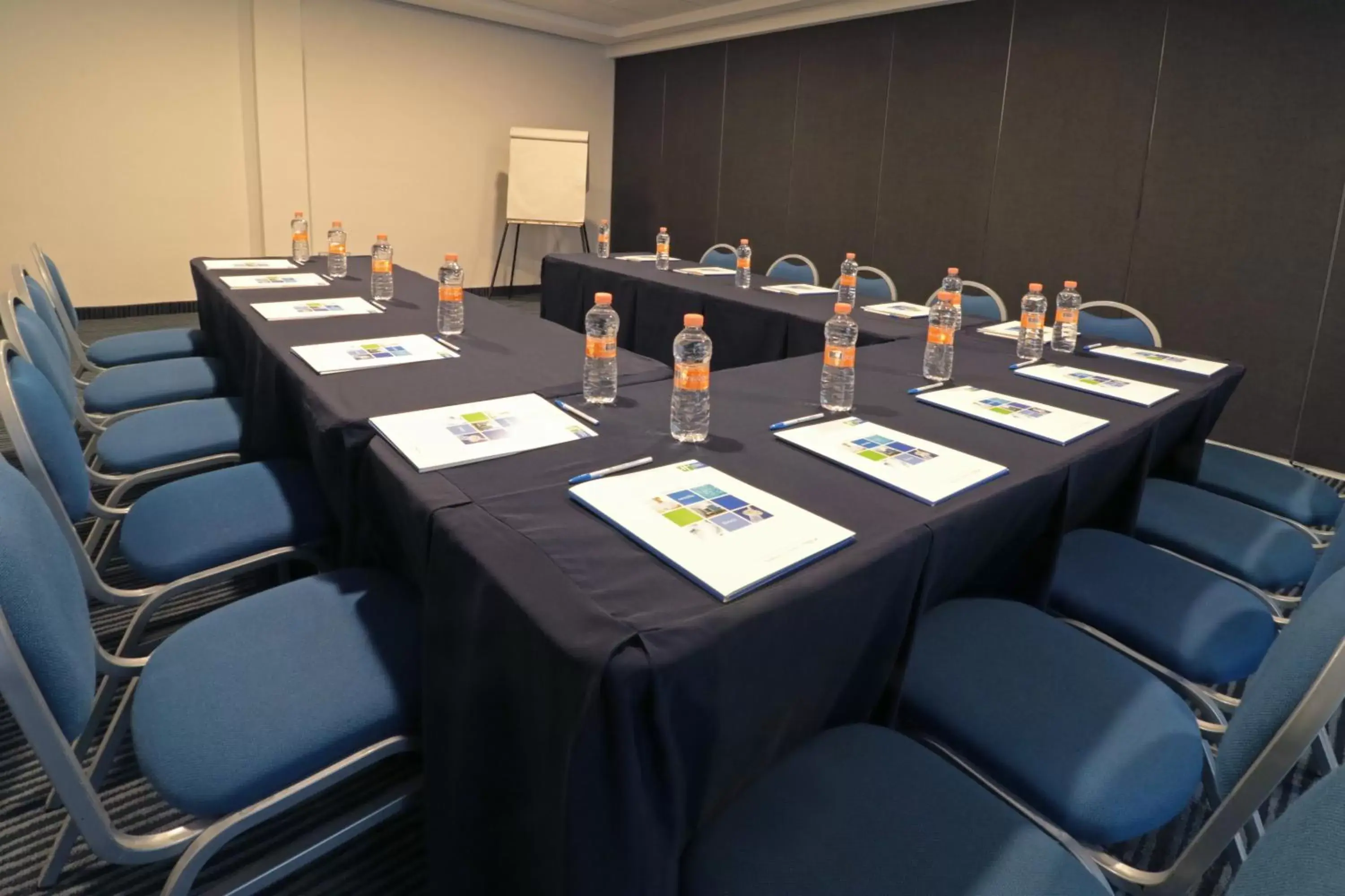 Meeting/conference room in Holiday Inn Express San Luis Potosí, an IHG Hotel