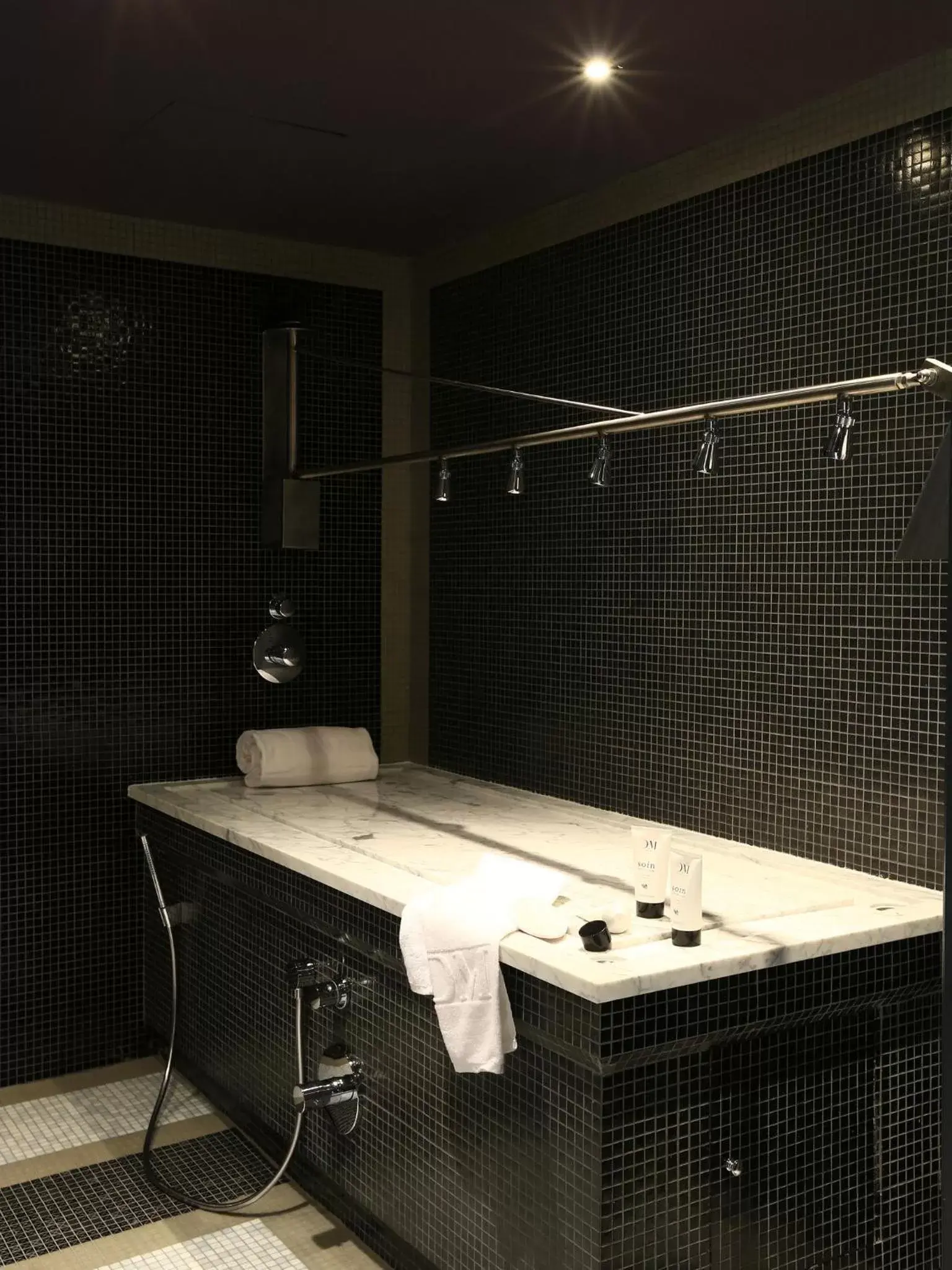 Massage, Bathroom in Domaine De Manville