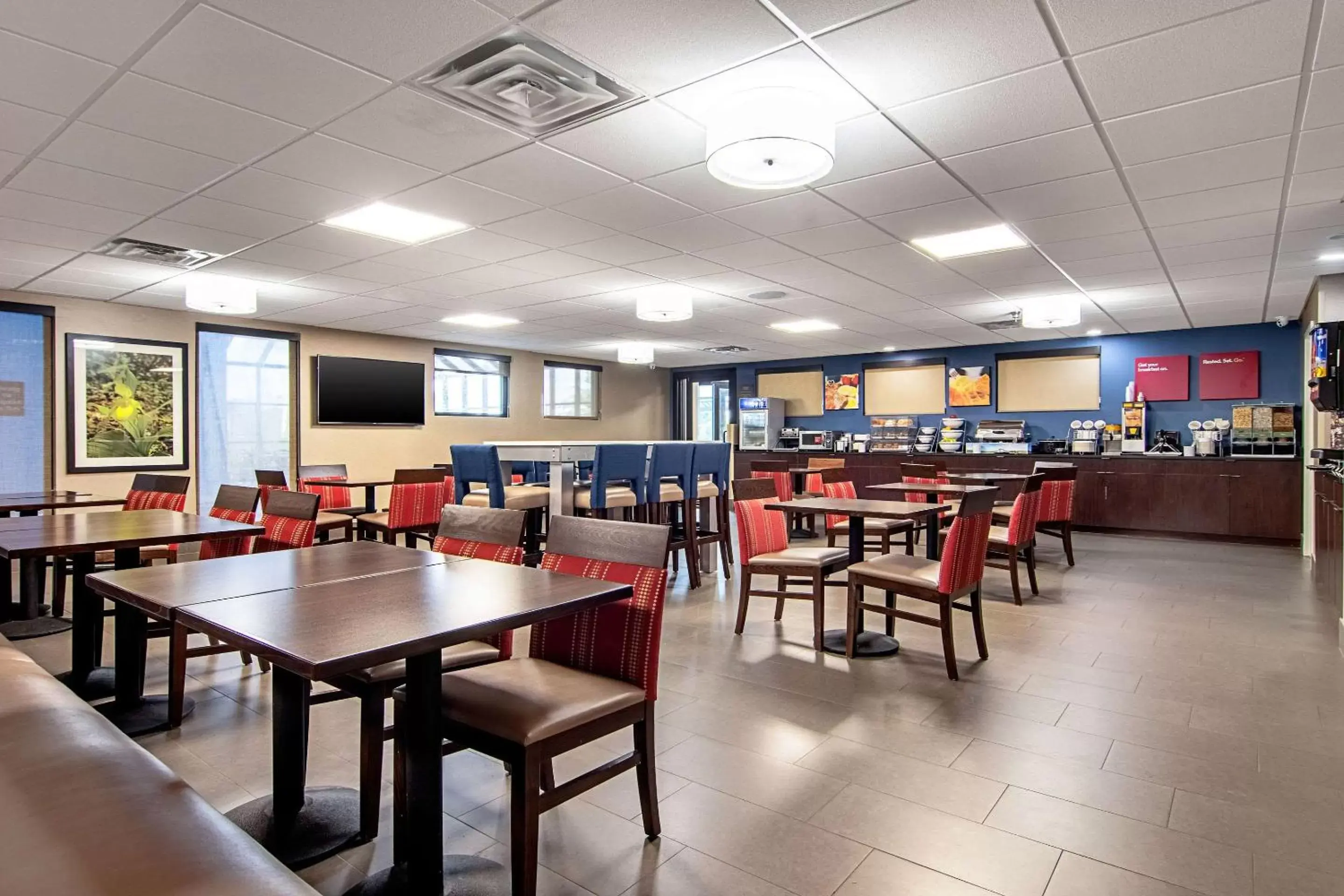 Restaurant/Places to Eat in Comfort Suites Airport Alcoa