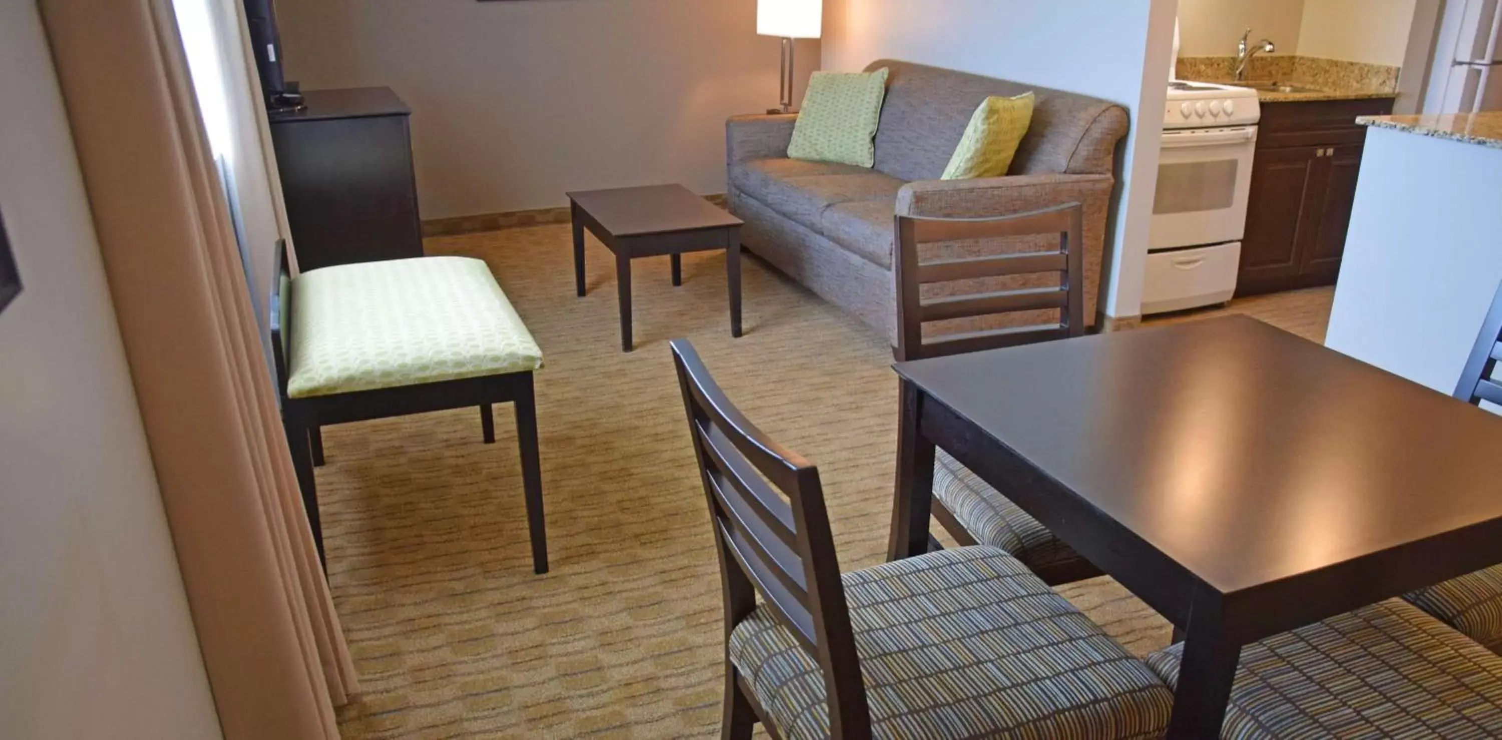 Living room, Seating Area in Best Western Pembroke Inn & Conference Centre