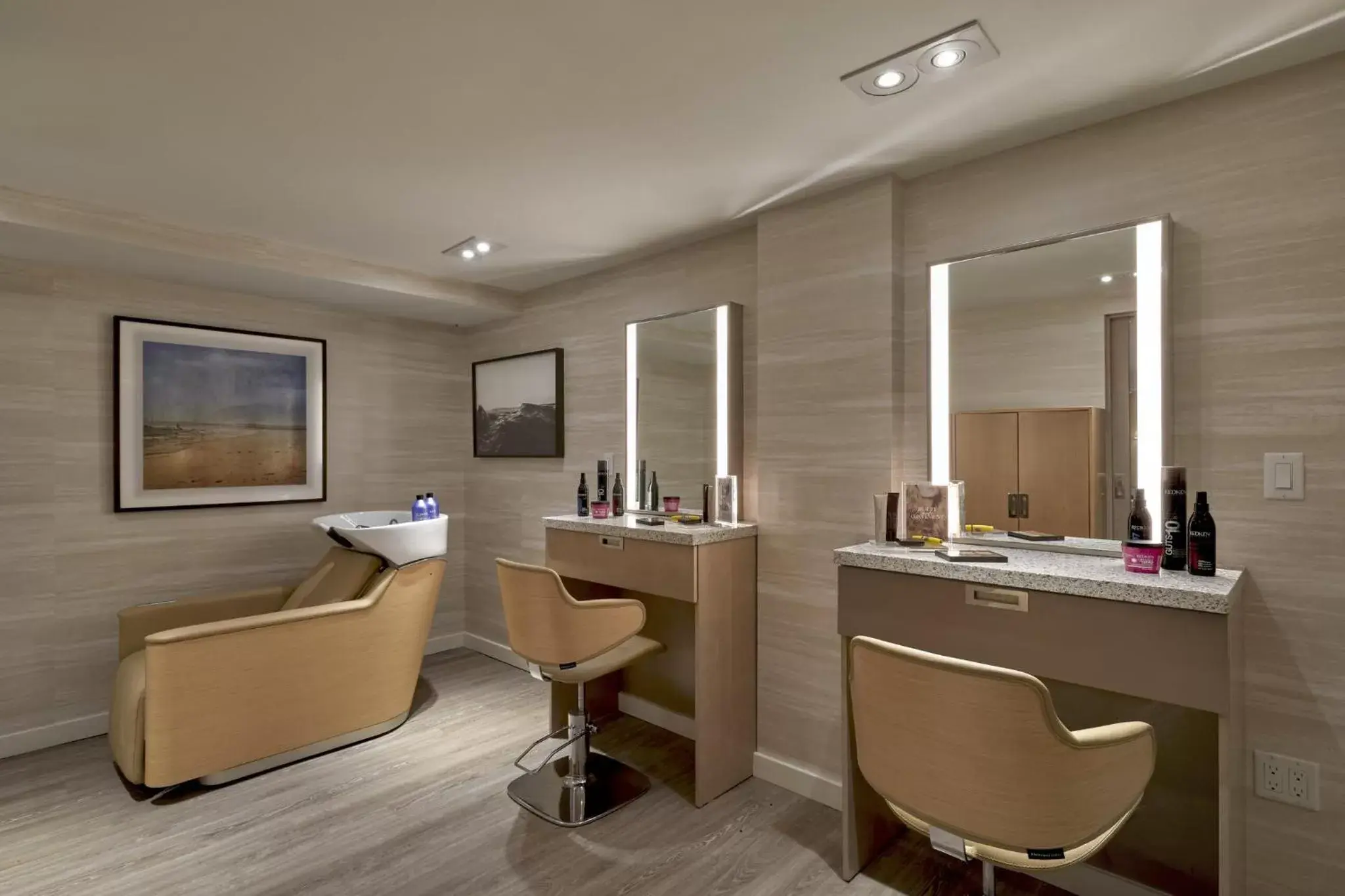 Spa and wellness centre/facilities, Bathroom in Loews Miami Beach Hotel