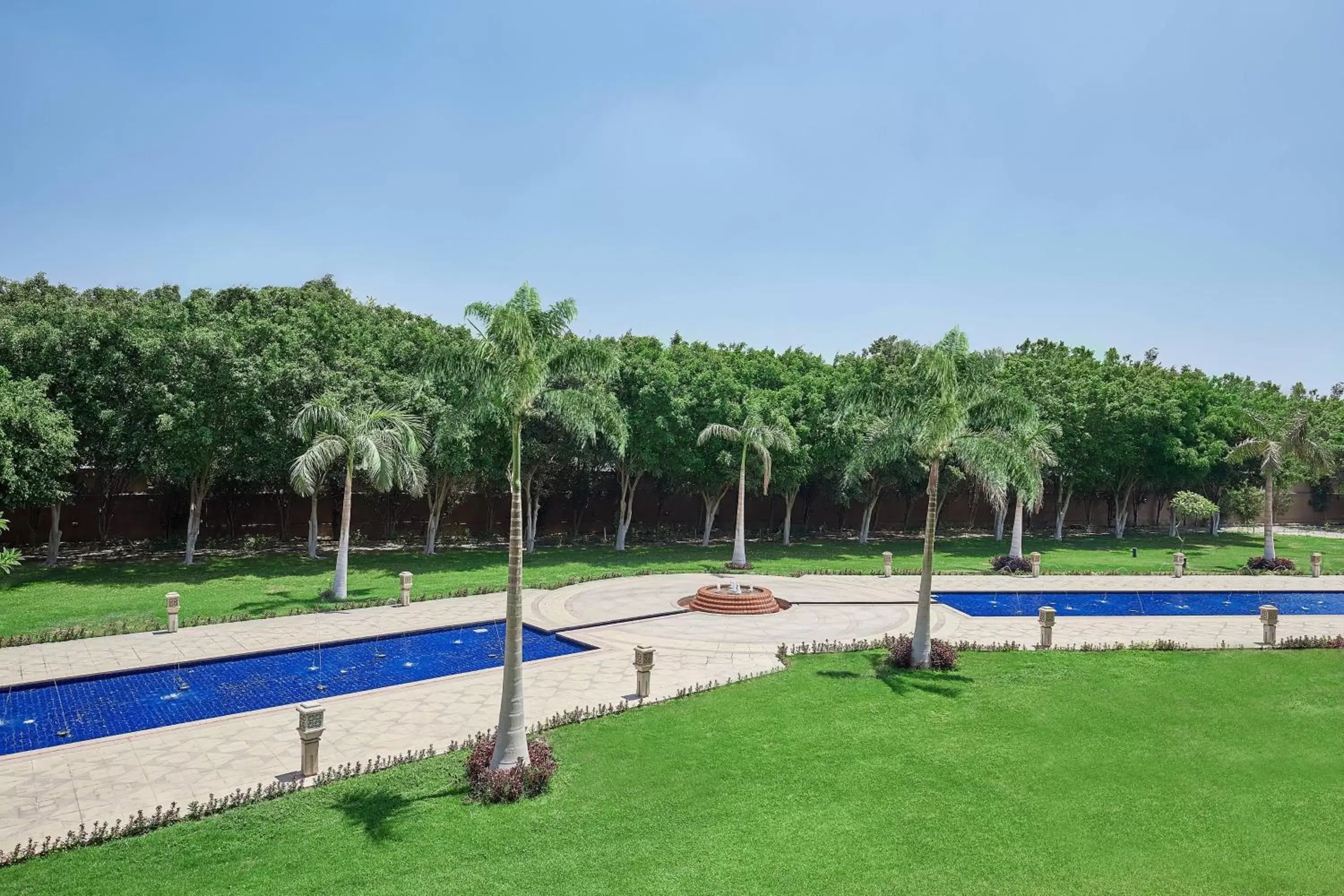 Photo of the whole room, Swimming Pool in Marriott Mena House, Cairo