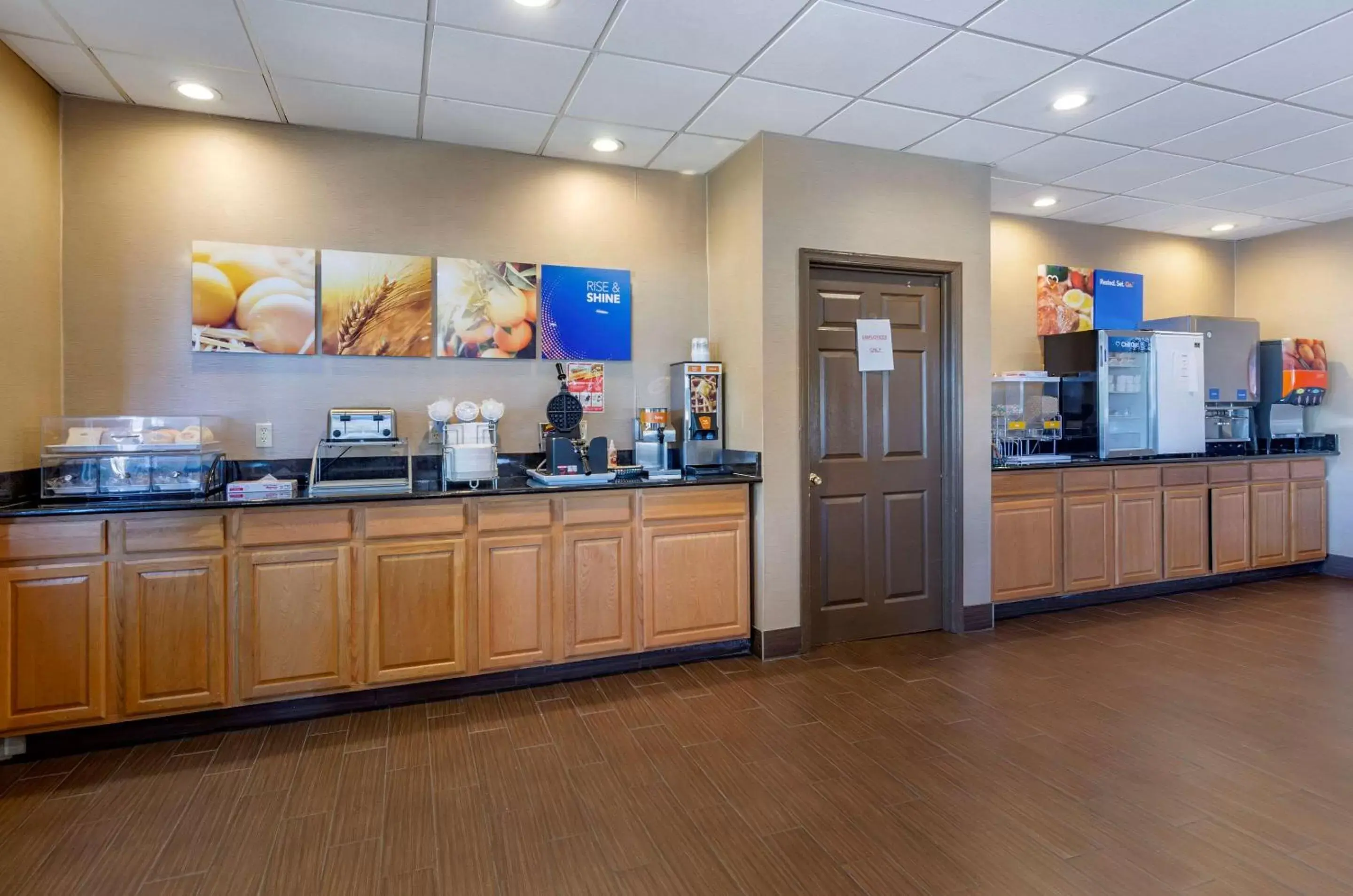 Restaurant/places to eat in Comfort Inn & Suites Raphine - Lexington near I-81 and I-64