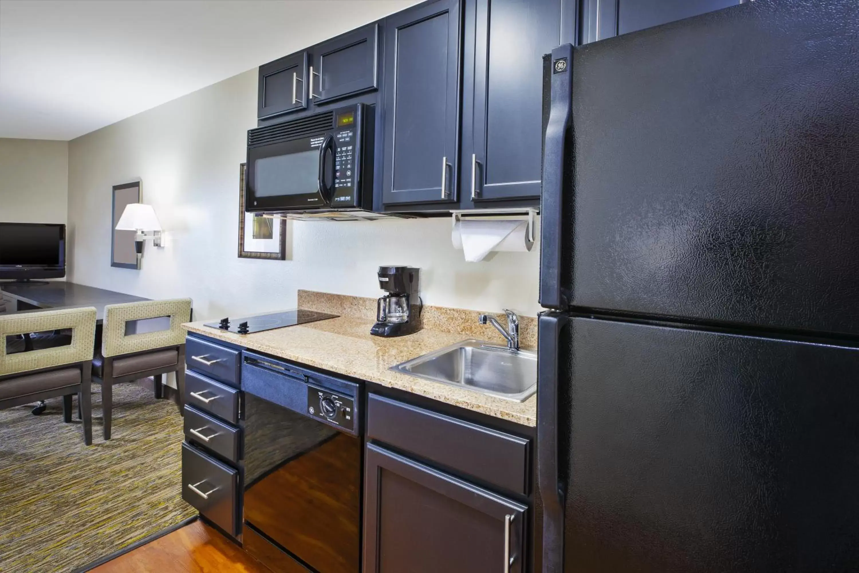 Photo of the whole room, Kitchen/Kitchenette in Candlewood Suites Indianapolis Airport, an IHG Hotel