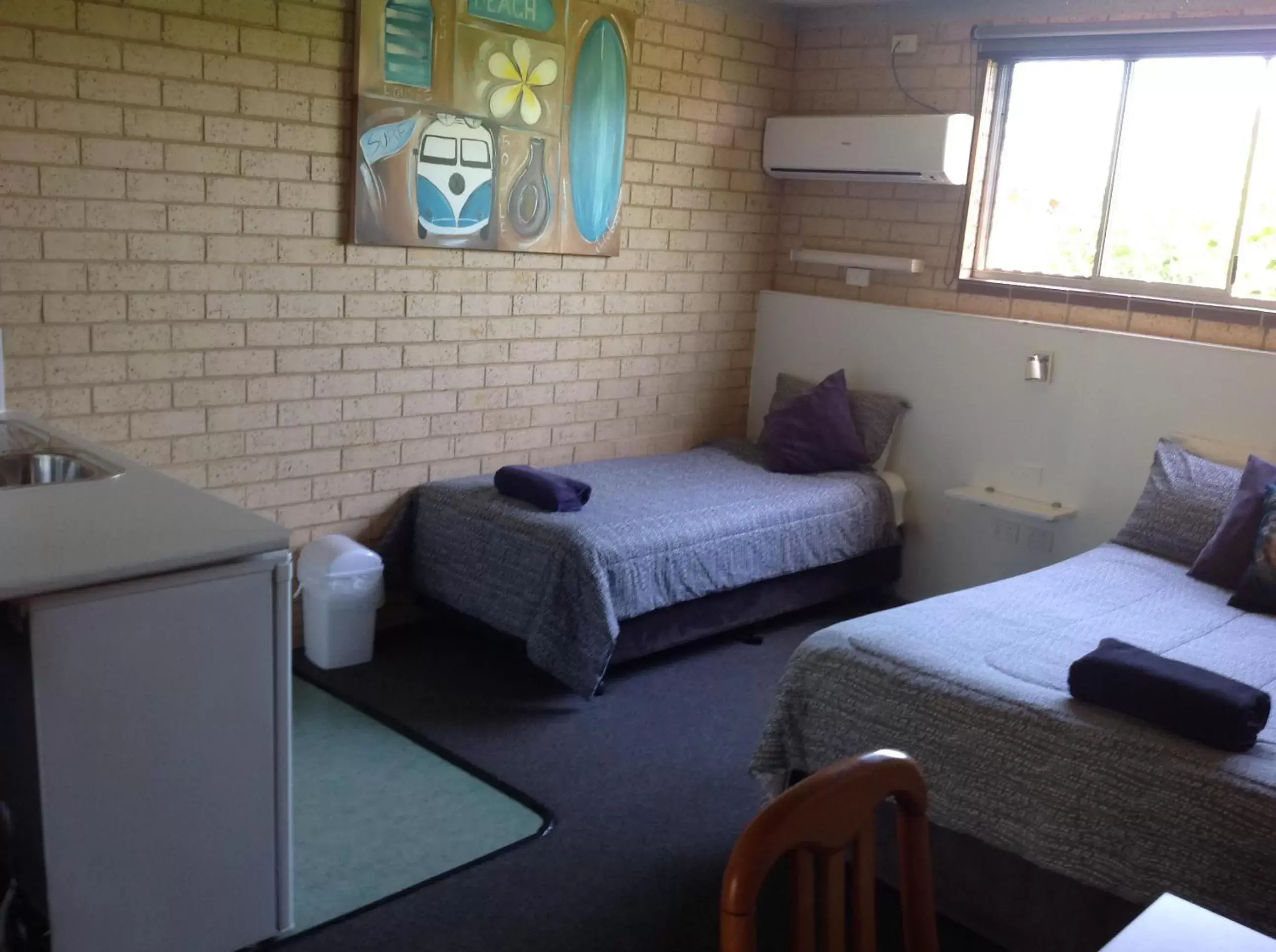 Photo of the whole room, Bed in Avlon Gardens Motel