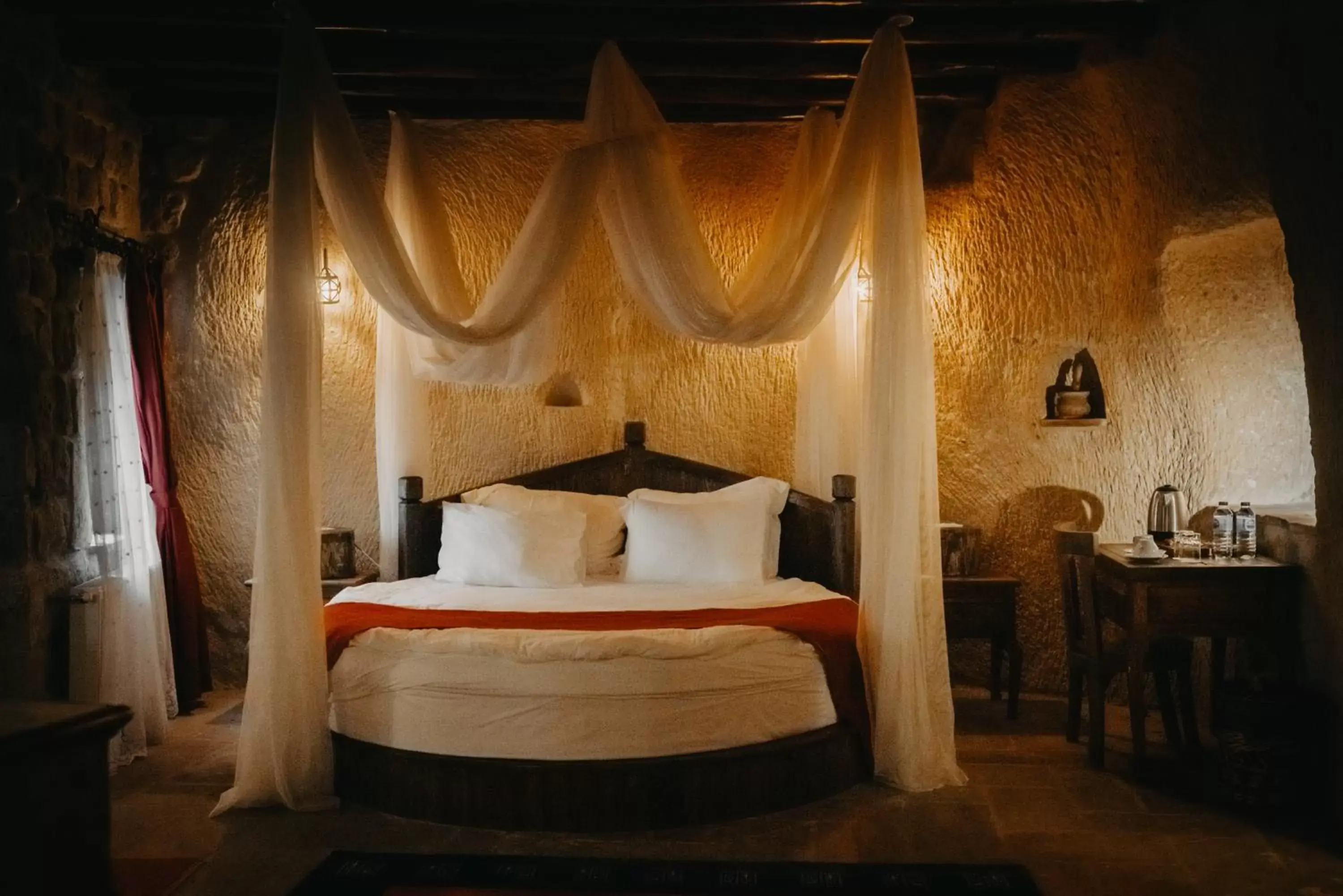 Photo of the whole room, Bed in Dere Suites Cappadocia