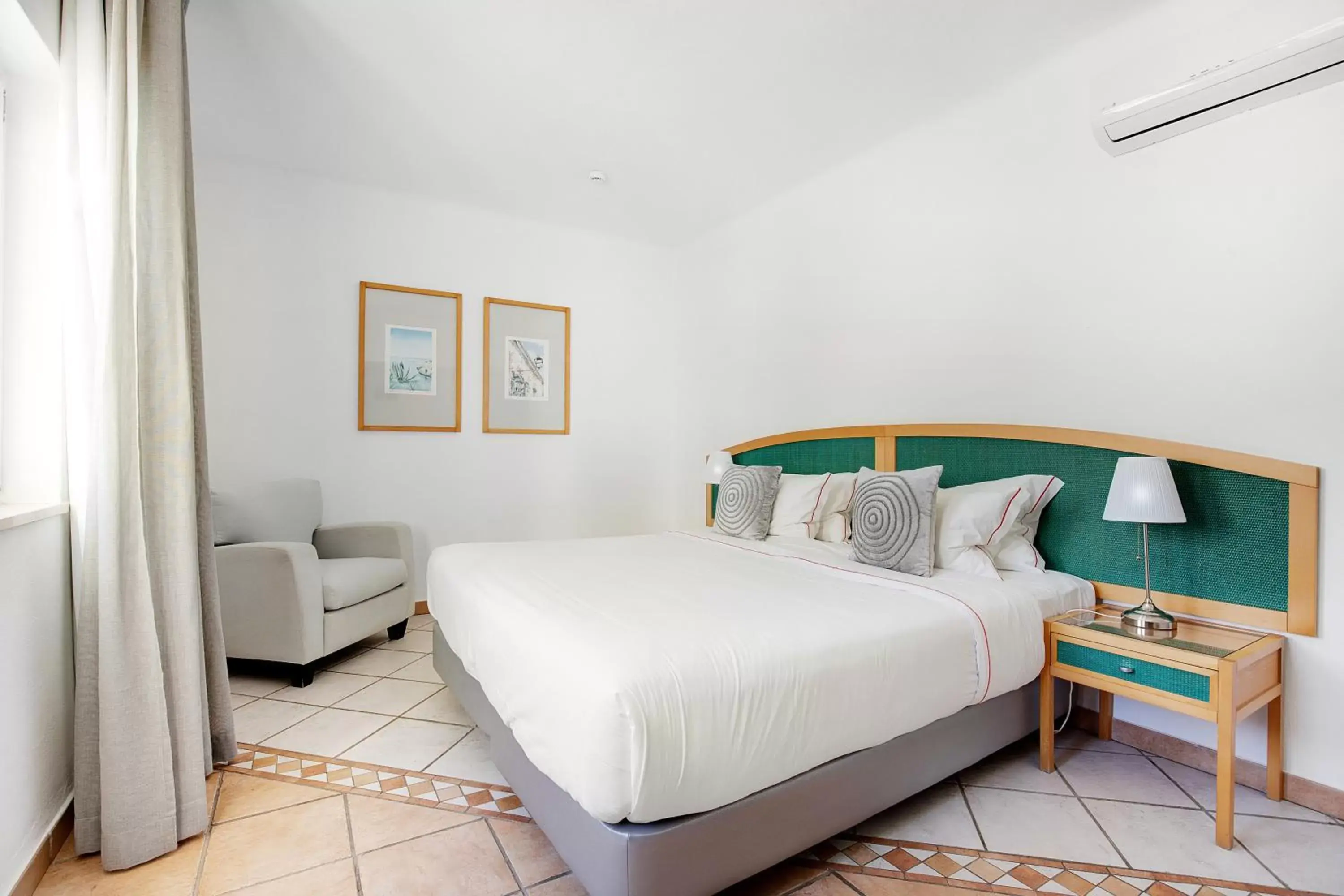 Bed in Hotel Carvoeiro Plaza