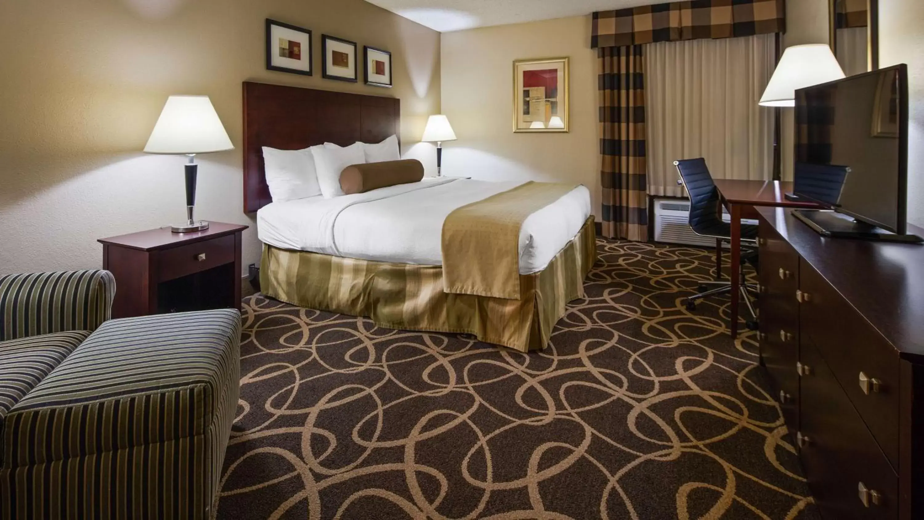 Photo of the whole room, Bed in Best Western Plus York Hotel and Conference Center