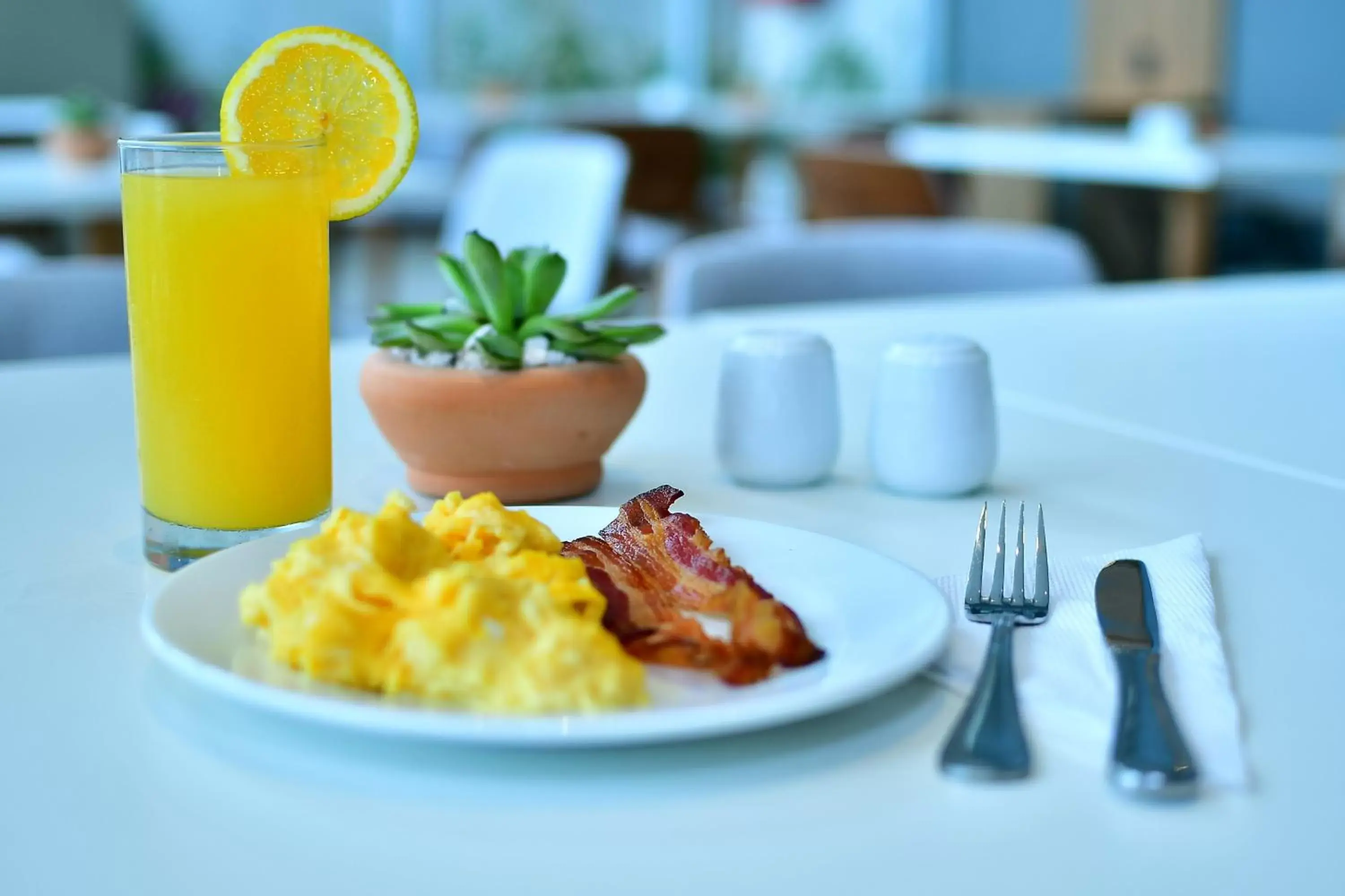 Breakfast in Holiday Inn Express Asuncion Aviadores , an IHG Hotel