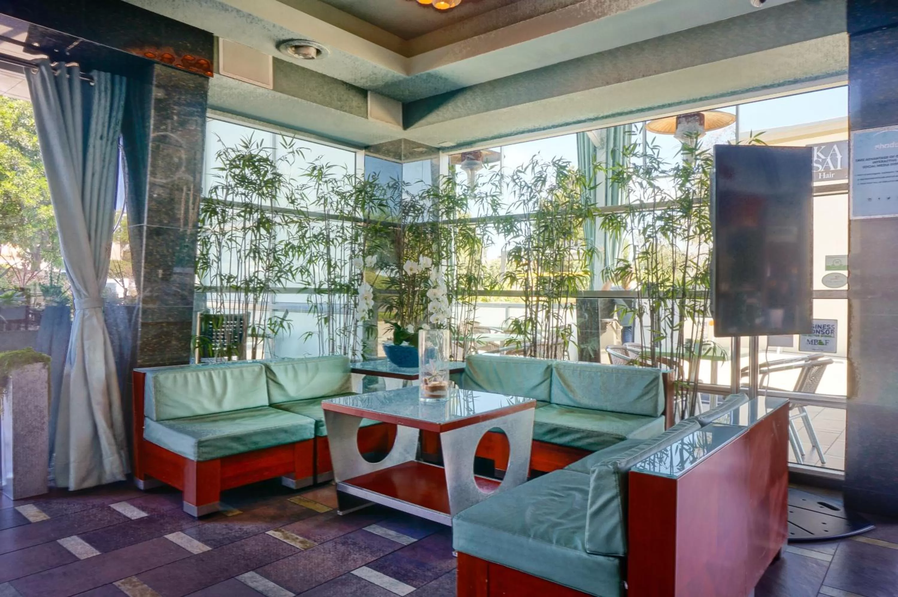 Communal lounge/ TV room in Shade Hotel Manhattan Beach