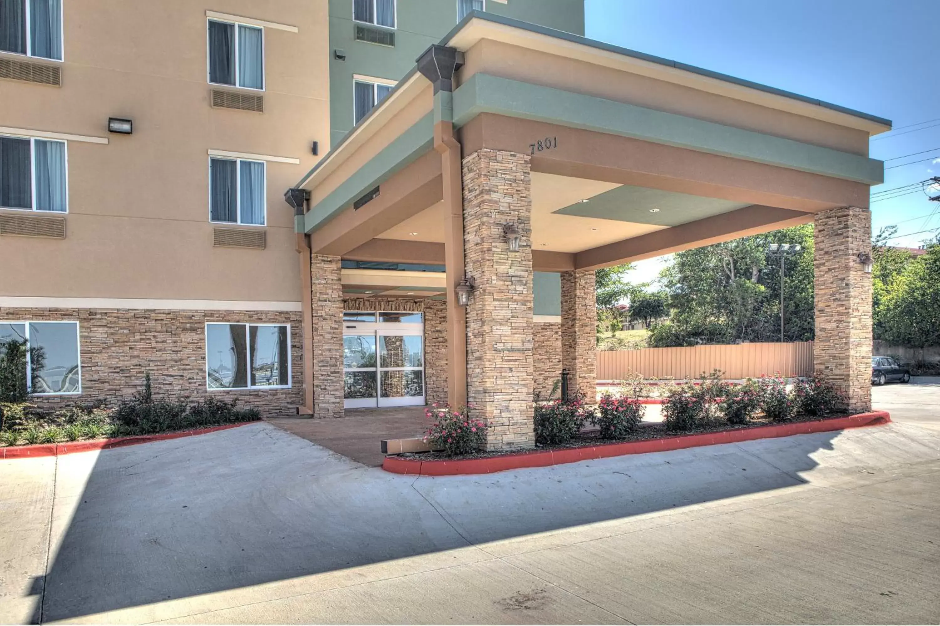 Facade/entrance, Property Building in Comfort Inn & Suites, White Settlement-Fort Worth West, TX